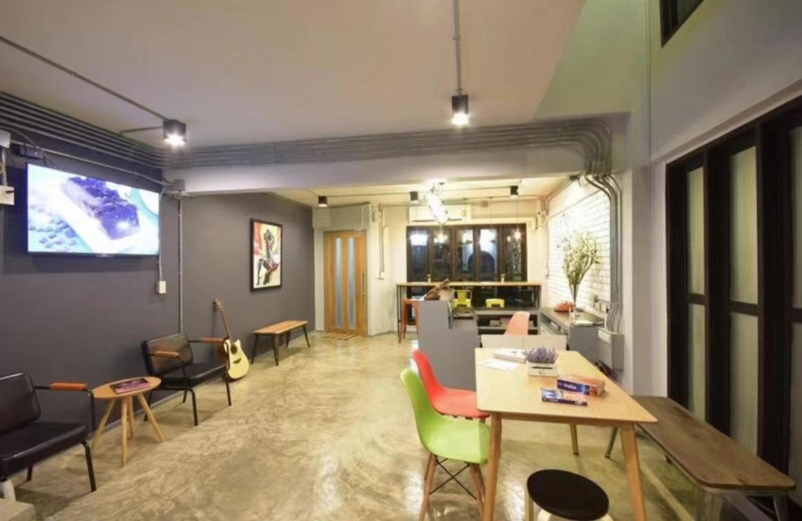 Silom Box Hostel *