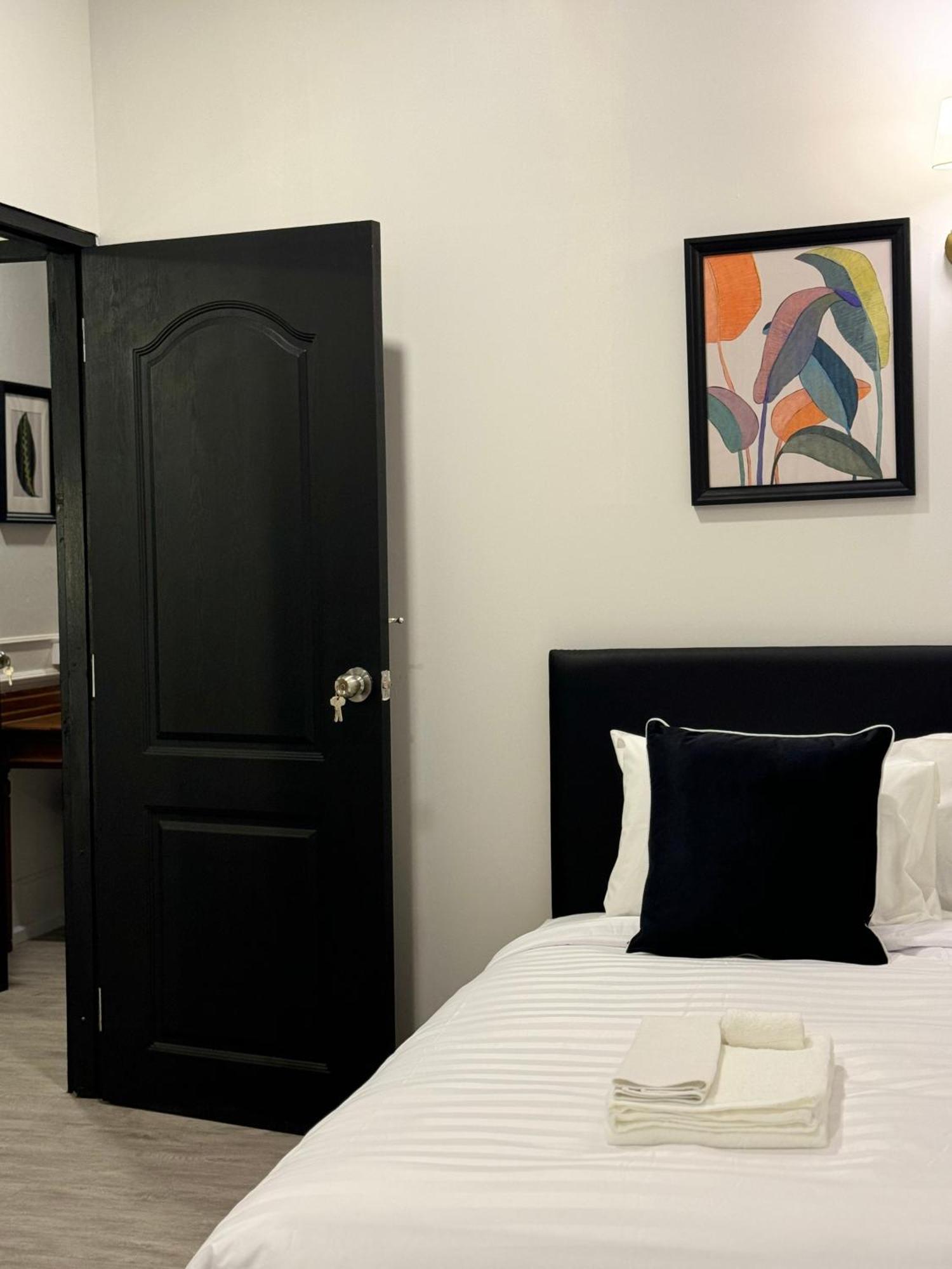 Entire Townhouse For Up To 5 Ppl 5 Mins To Mrt Station Apartment *