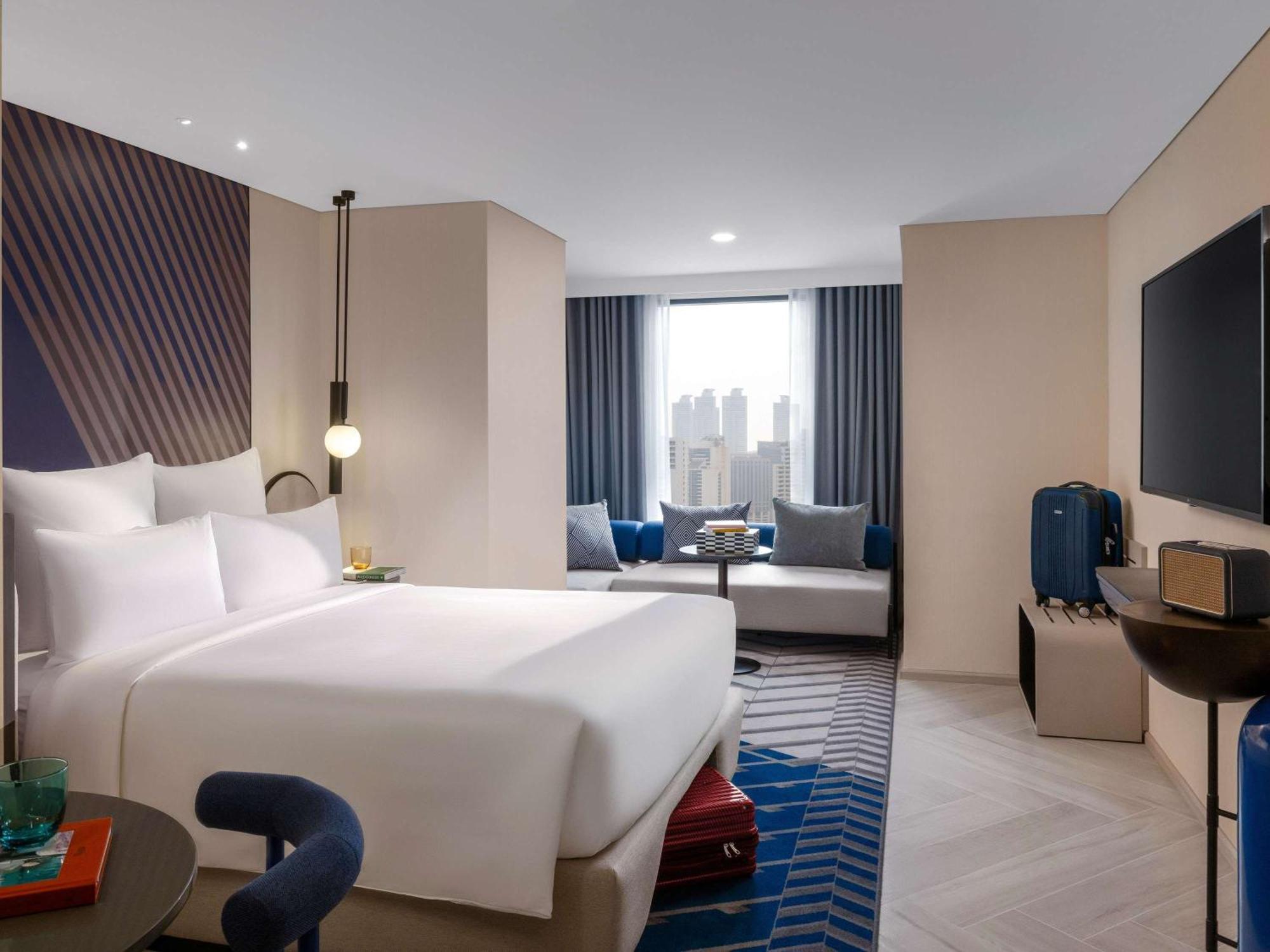 Tribe Living Sukhumvit 39 By Accorhotels Hotel