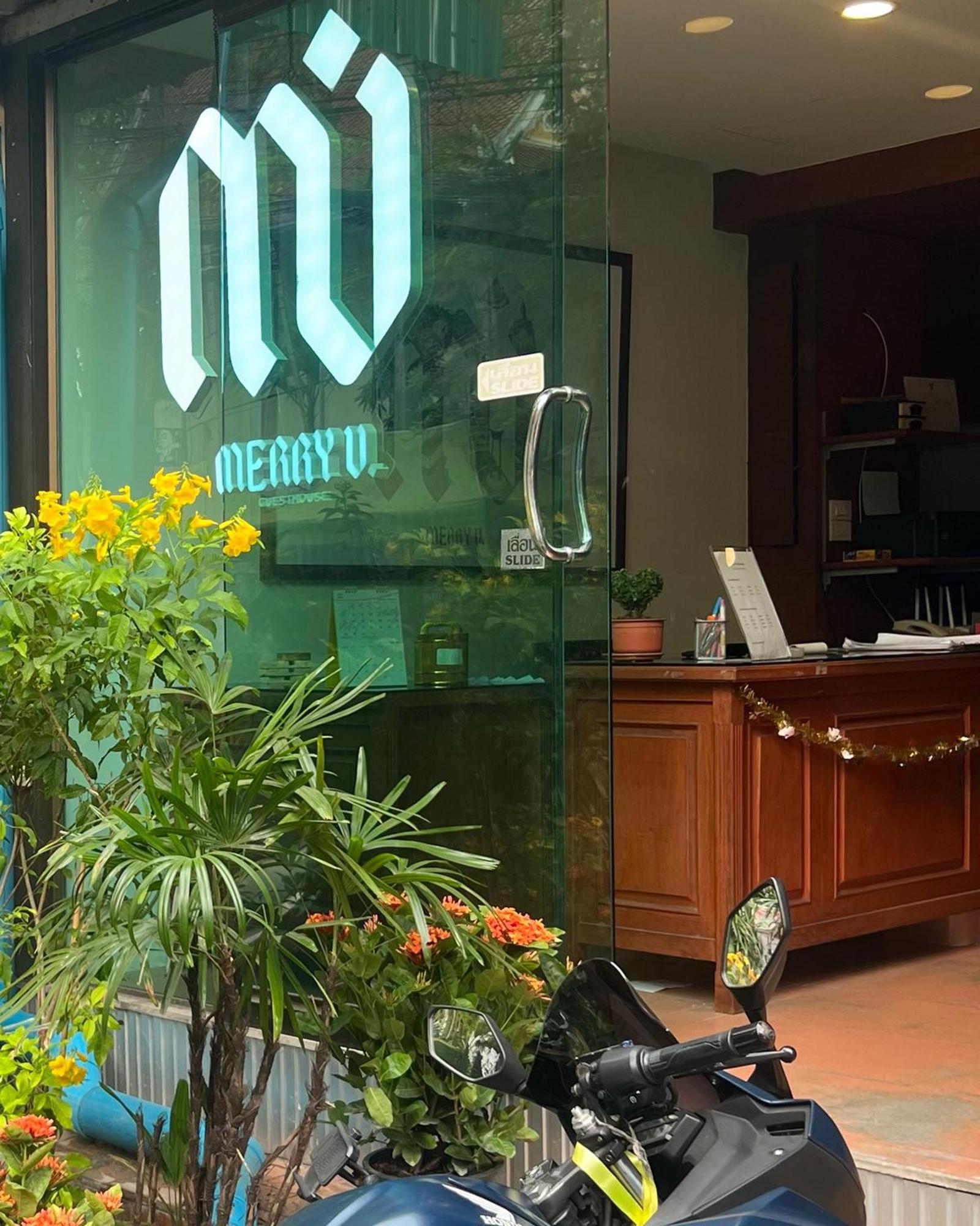 Merry V Guest house Bangkok