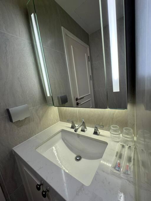 Apartment Luxury In Charoenkrung Near Asiatique