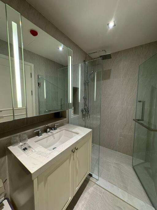 Luxury In Charoenkrung Near Asiatique Apartment *
