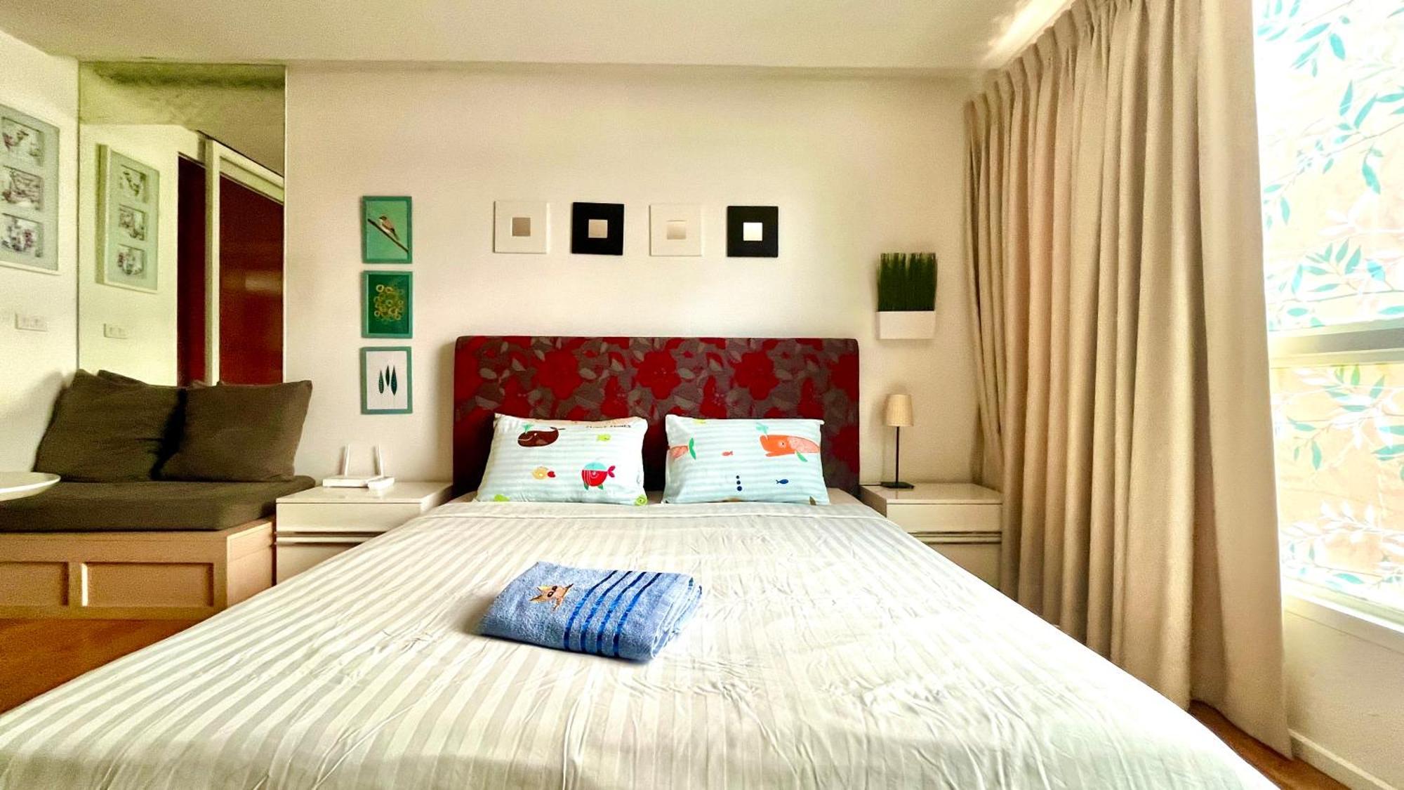 Cozy Studio Walk To Bts Free Wi-Fi Great Location Apartment *