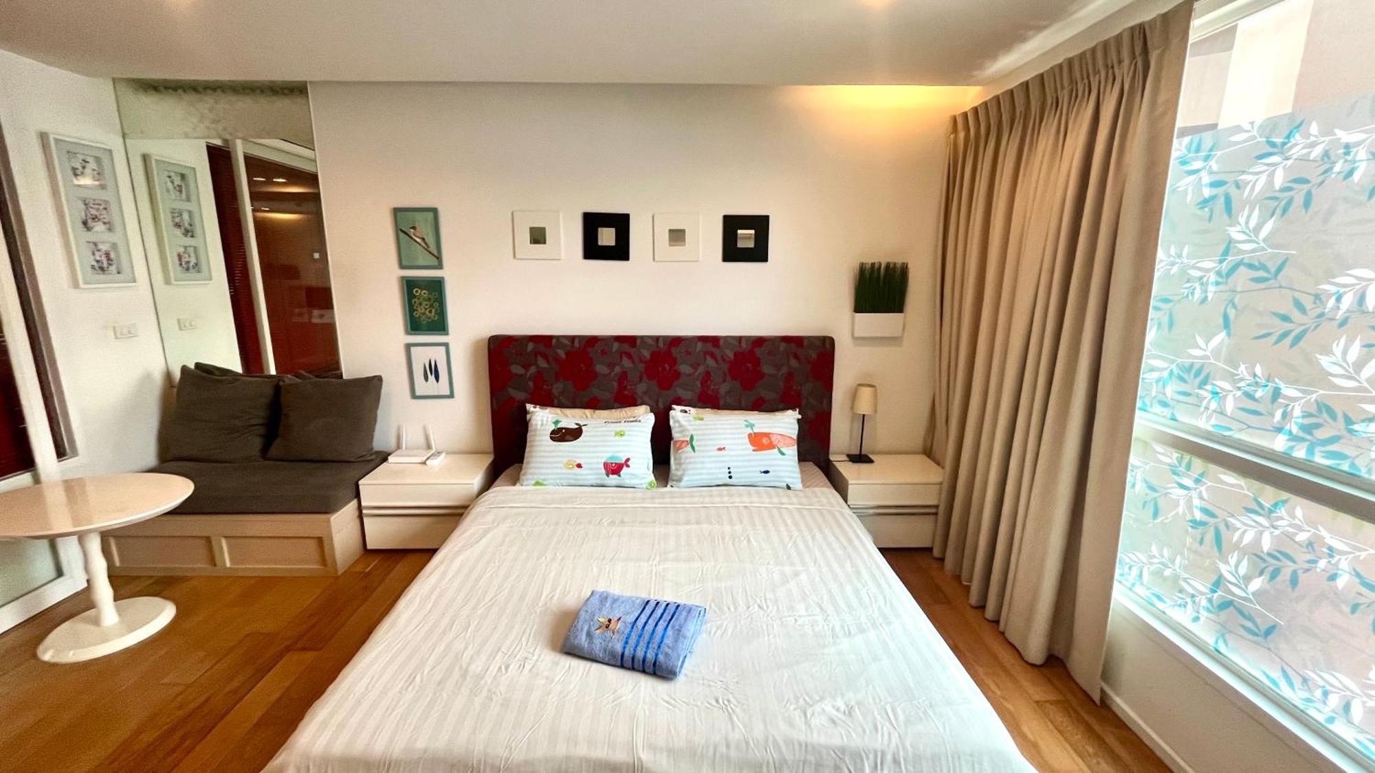 Cozy Studio Walk To Bts Free Wi-Fi Great Location *