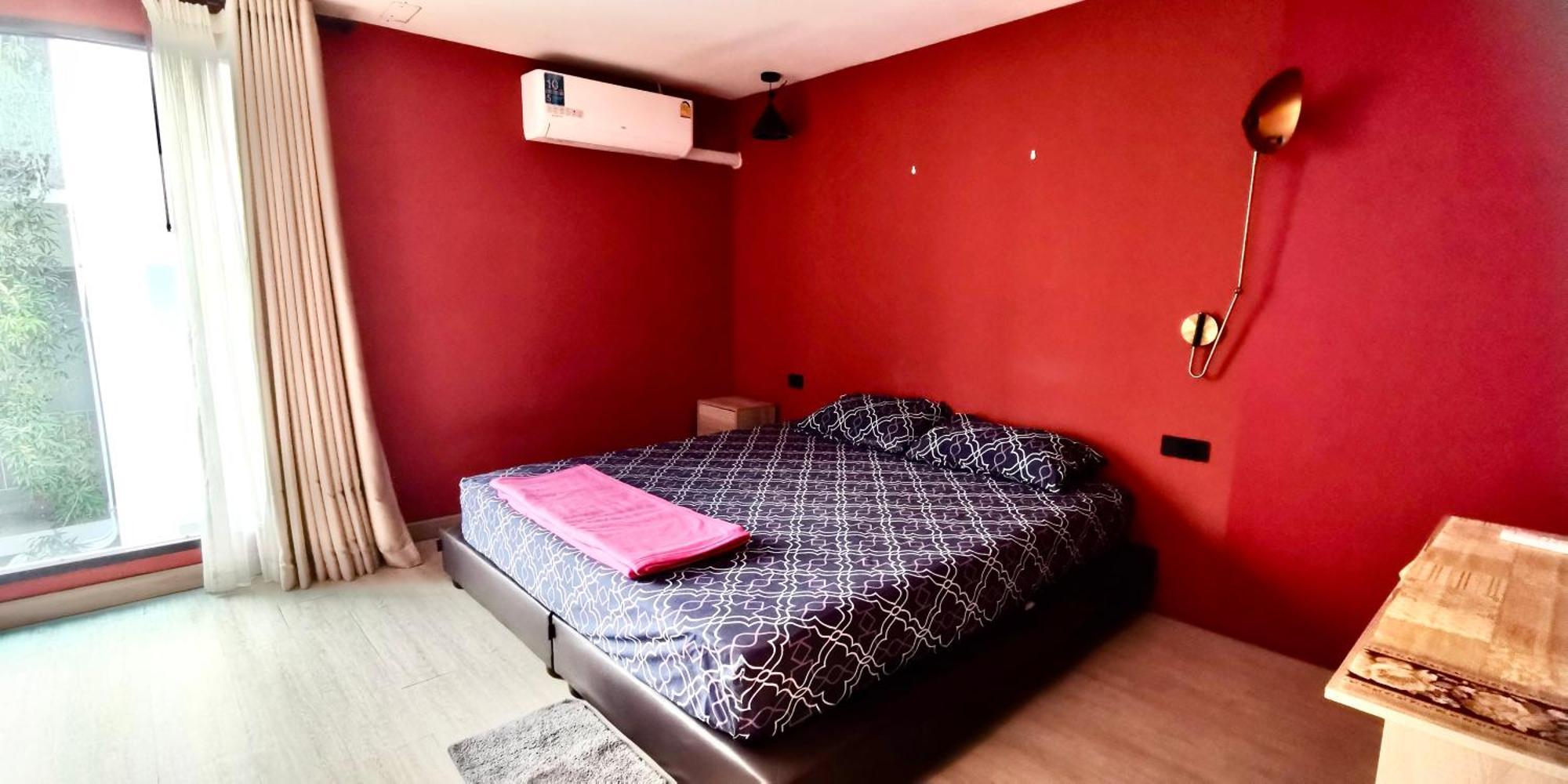 Hip And Funky Silom Soi 3, With Rooftop View Apartment
