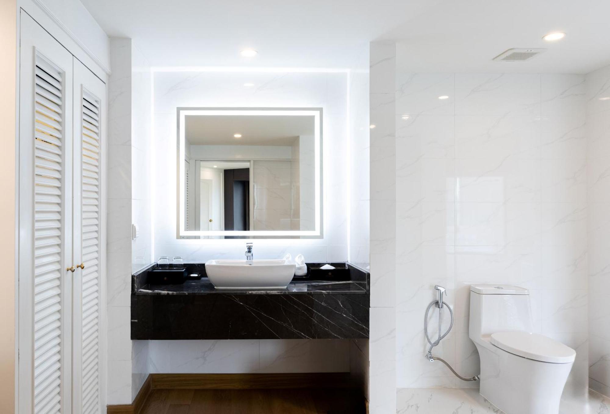 Hotel Rembrandt Hotel&suites Sha Plus Certified 4*