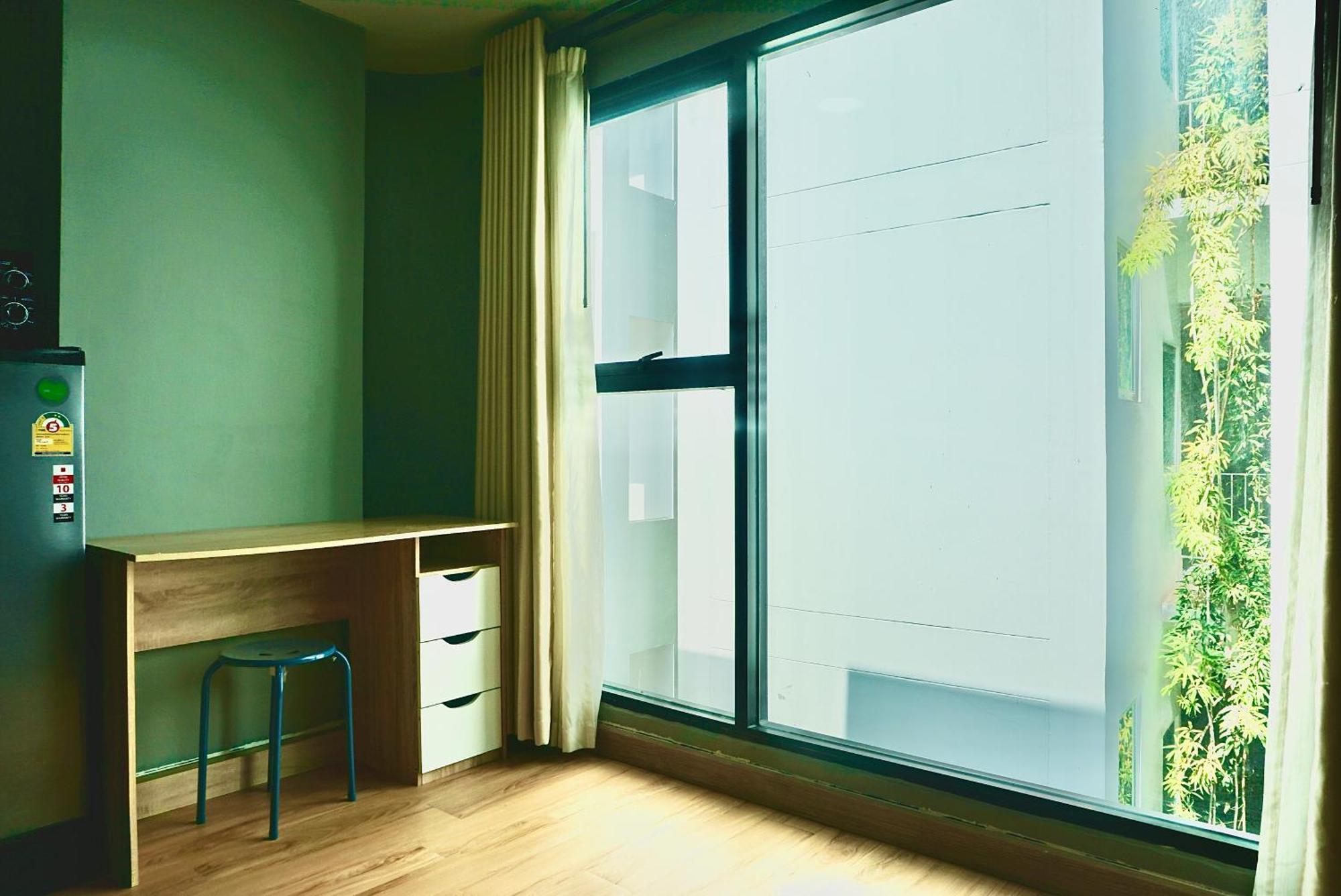 Hash Silom Soi 3 - Hip And Funky With Rooftop View Apartment Bangkok