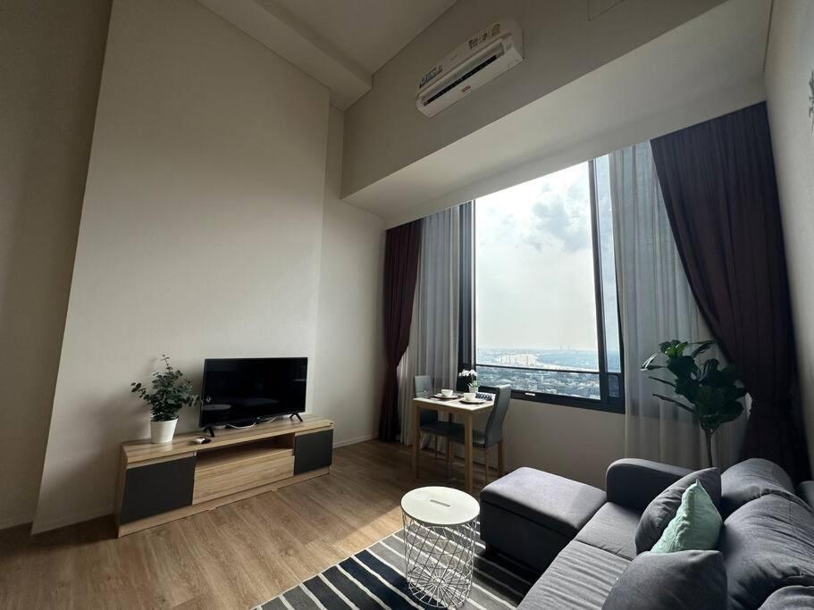 S87-7052 Bts Onnut High Floor Gym Swim Good View Apartment Bangkok