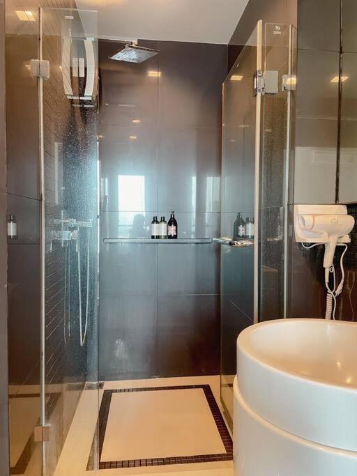 Luxurious Downtown River View Chao Phraya River Apartment *