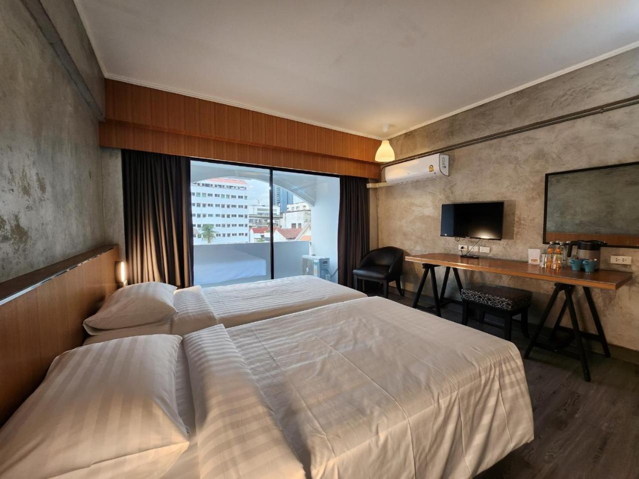White Palace 3*