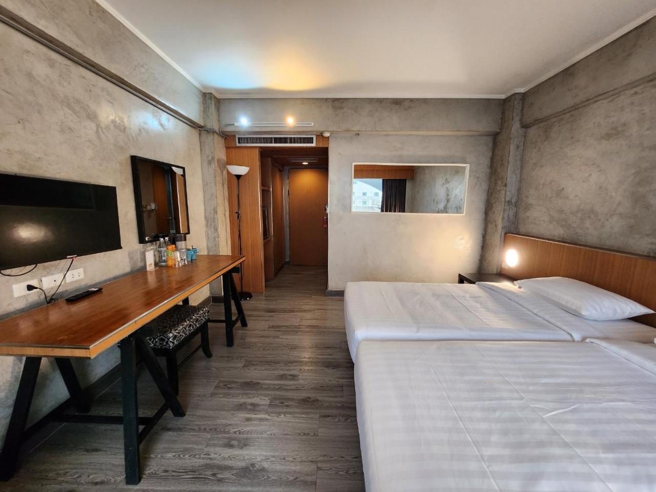 White Palace 3*