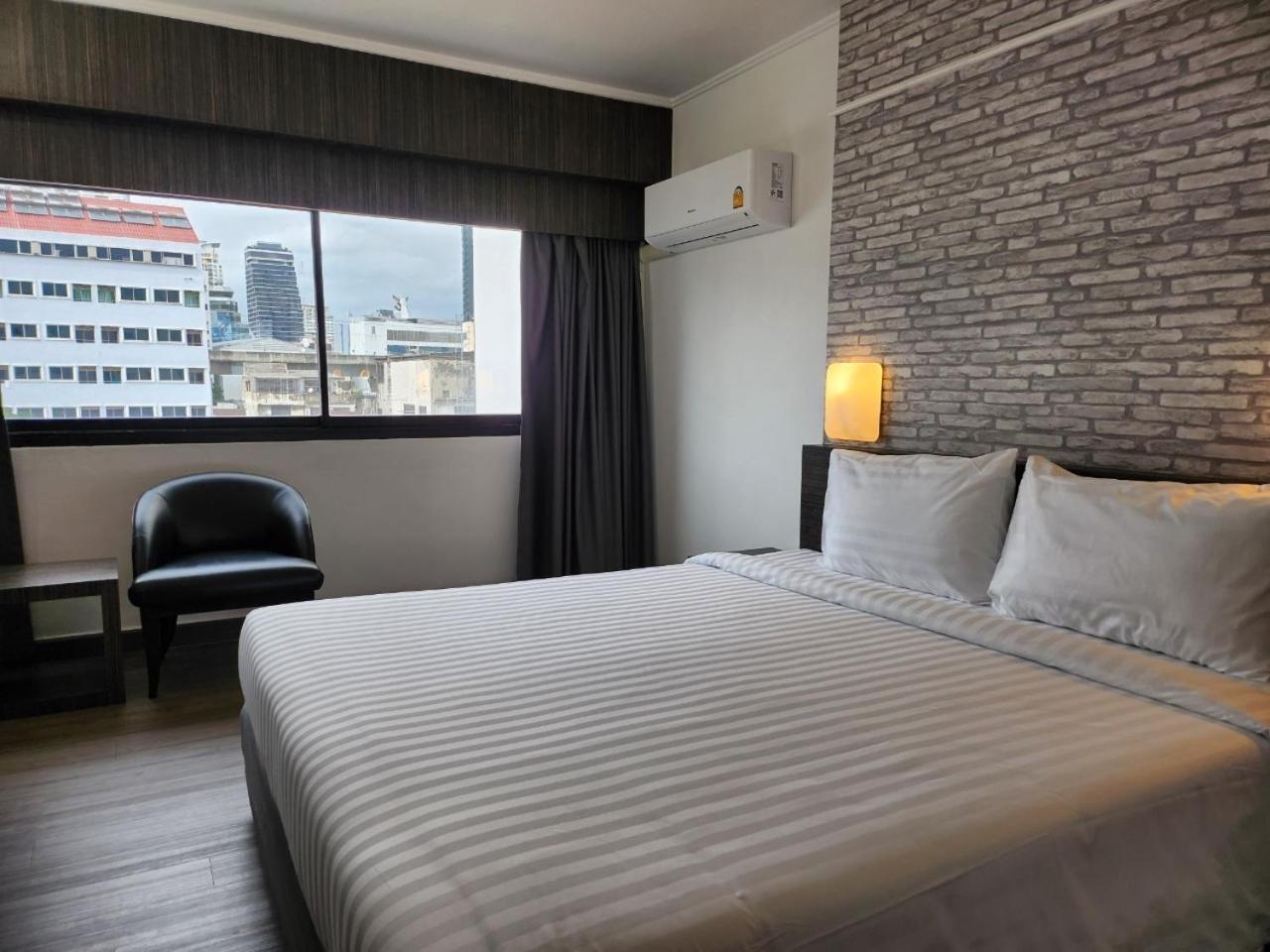 White Palace 3*