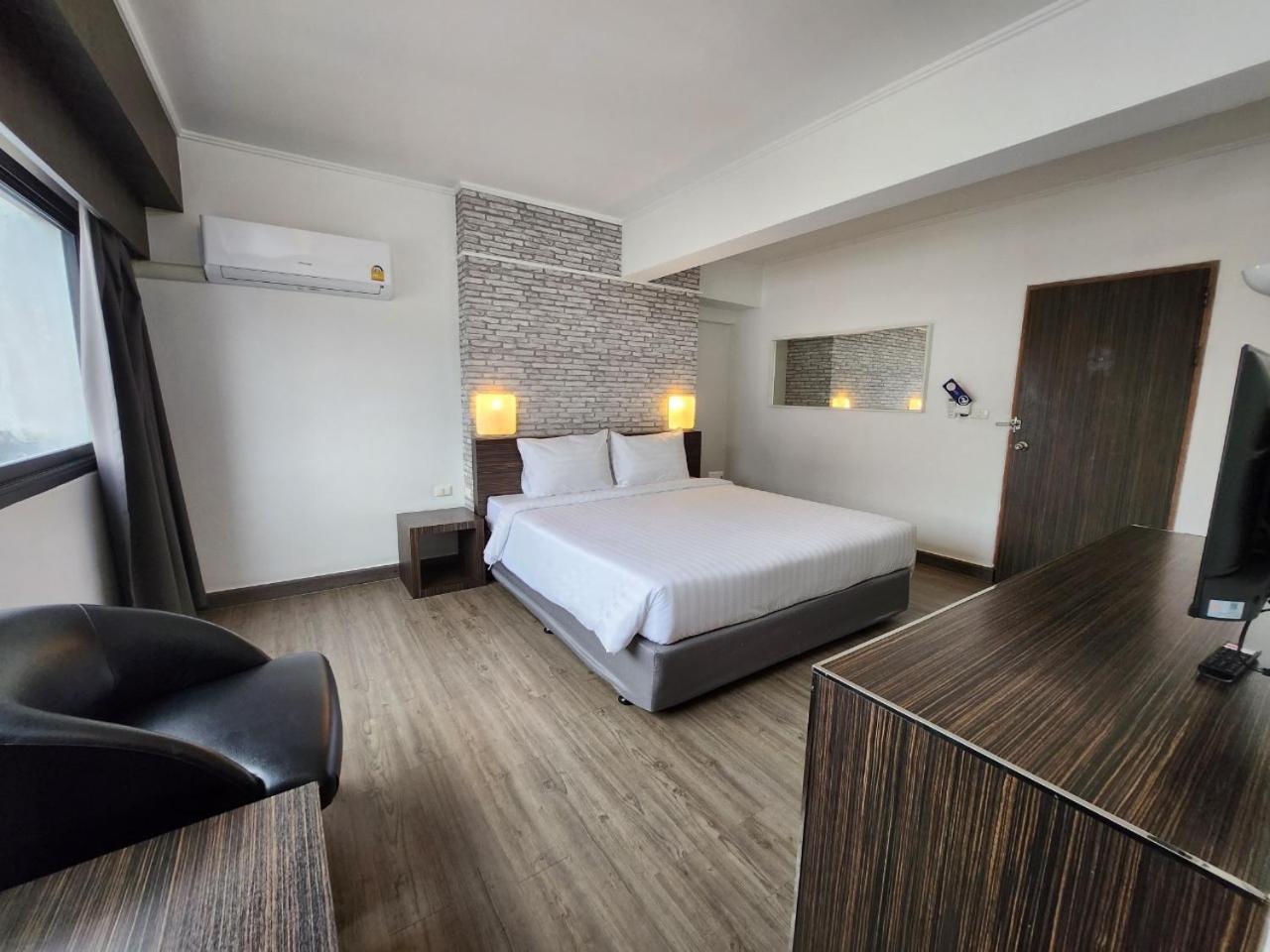 White Palace Hotel