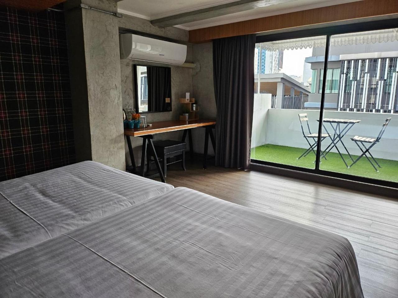White Palace 3*
