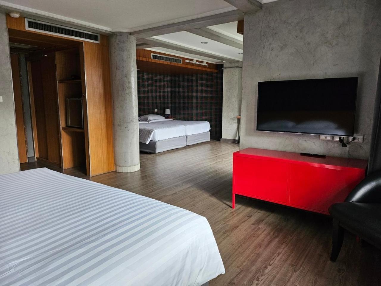 White Palace Hotel