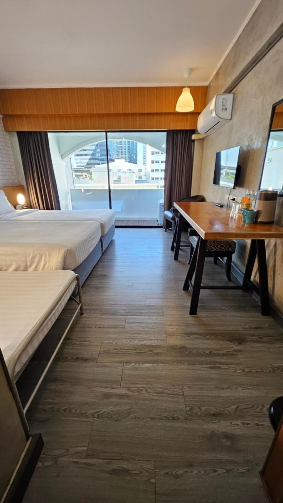 White Palace 3*