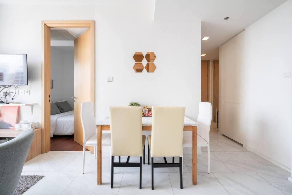 Apartment 2 Bedroom At Bts Nana Sukhumvit 11 High Floor