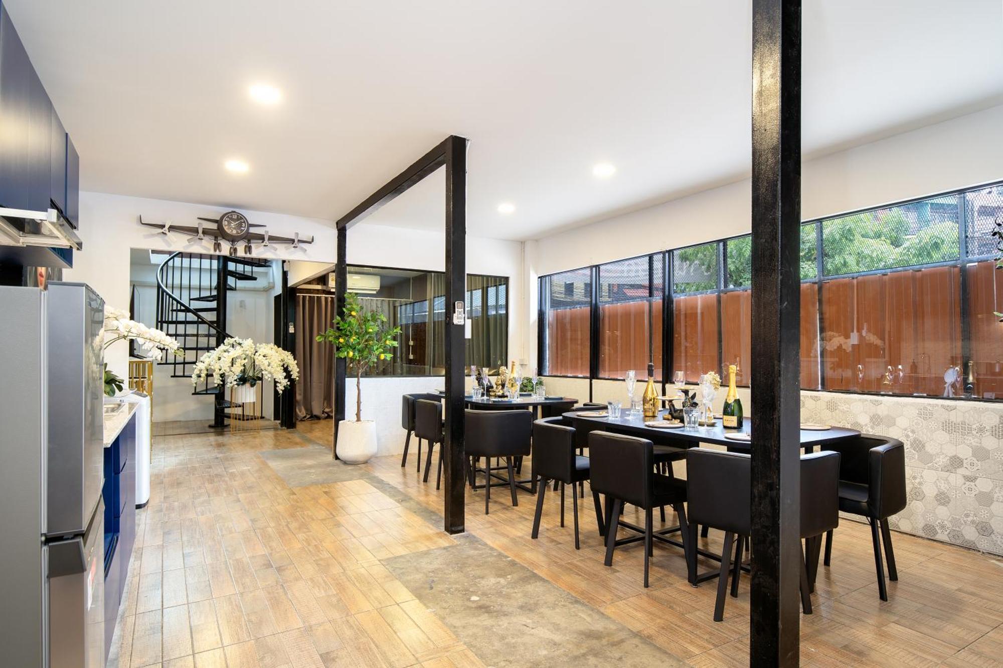 Luxury Container House In *