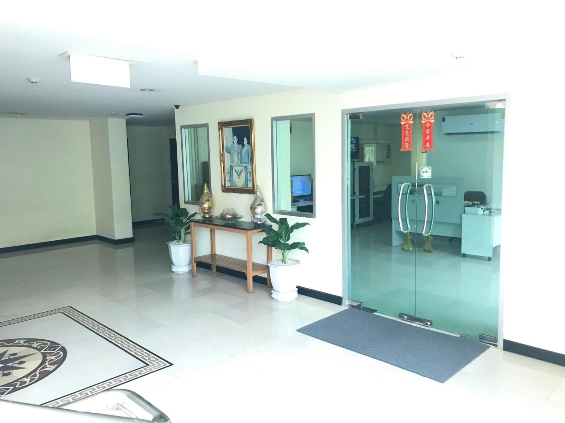 Charming Resident Sukhumvit 22 Apartment