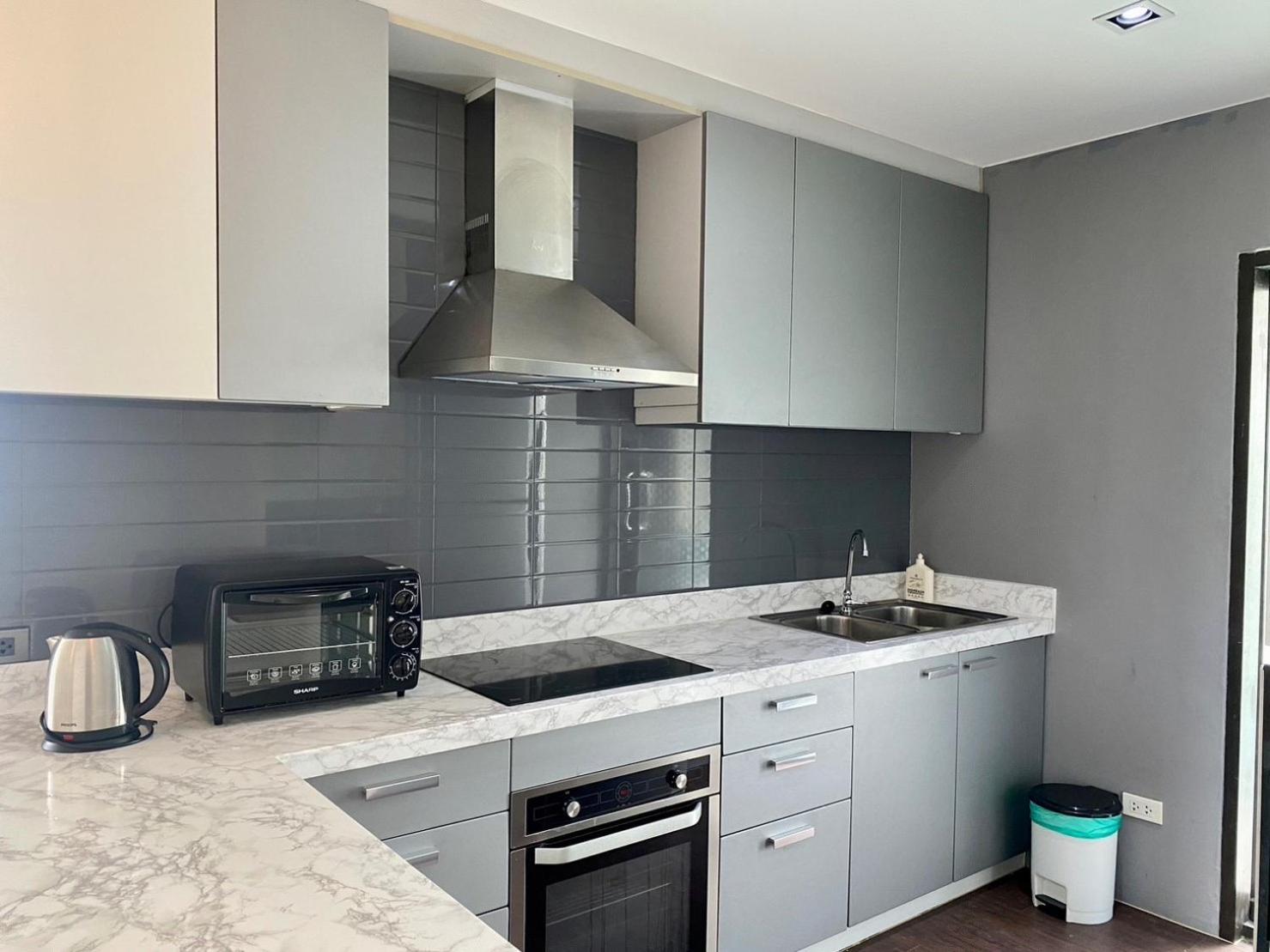 Apartment W8 Rise Lux Condo, 3 Bedroom Penthouse, Hip Bkk 5 Min From Thonglo Bts Station, Ok After The Earthquake *