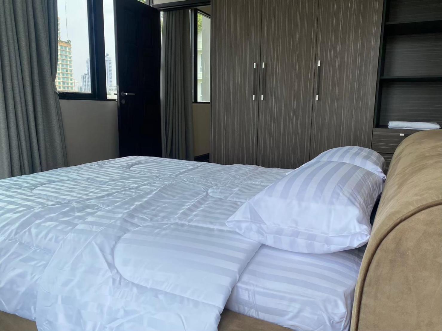 Apartment W8 Rise Lux Condo, 3 Bedroom Penthouse, Hip Bkk 5 Min From Thonglo Bts Station, Ok After The Earthquake