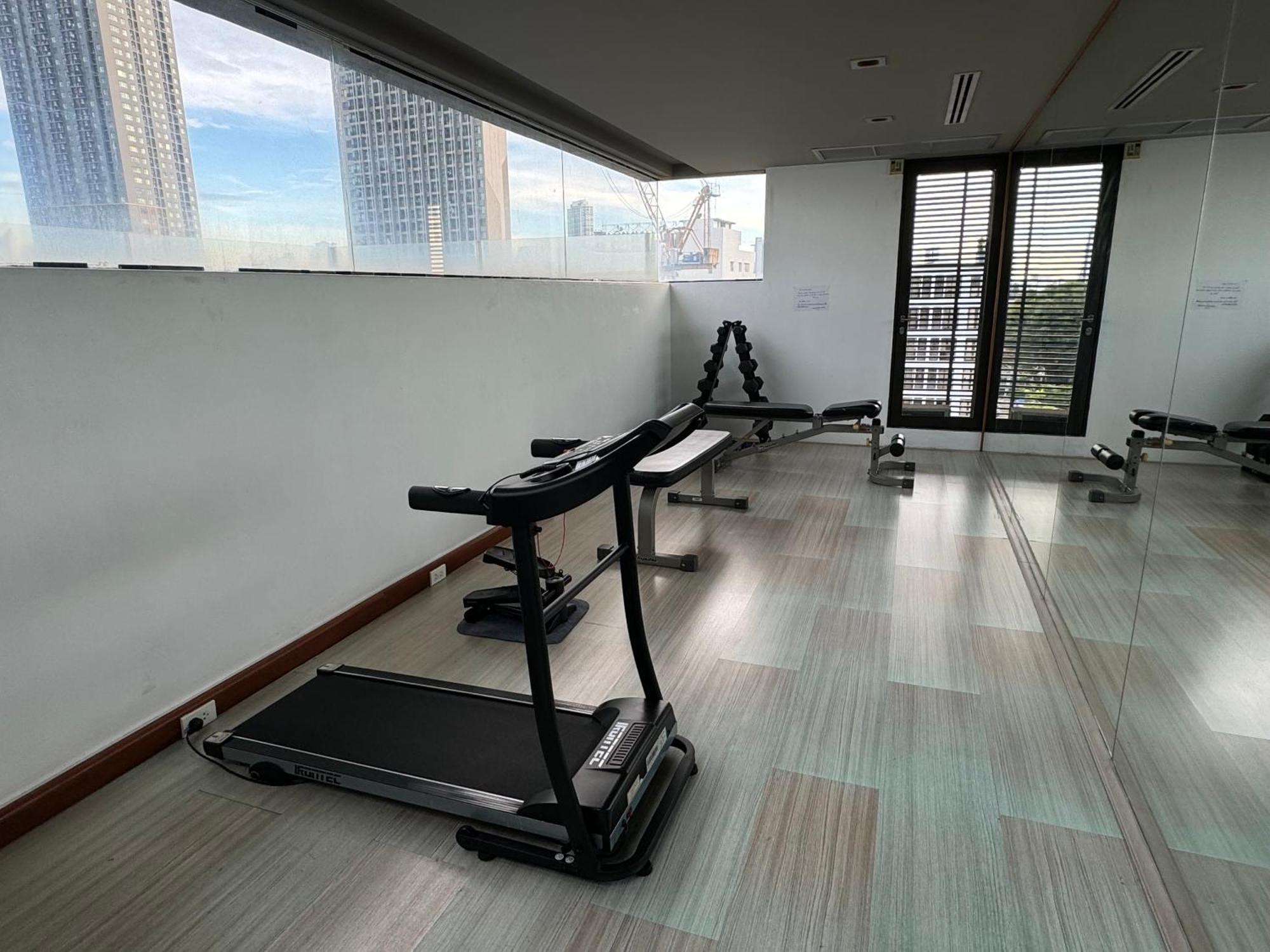 Apartment W8 Rise Lux Condo, 3 Bedroom Penthouse, Hip Bkk 5 Min From Thonglo Bts Station, Ok After The Earthquake Bangkok