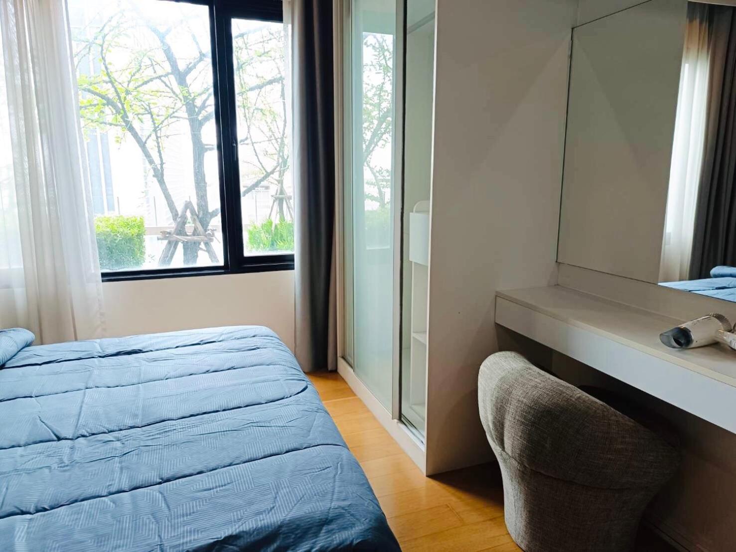 Cozy Poolside In Prime Location In On Nut Area Bangkok
