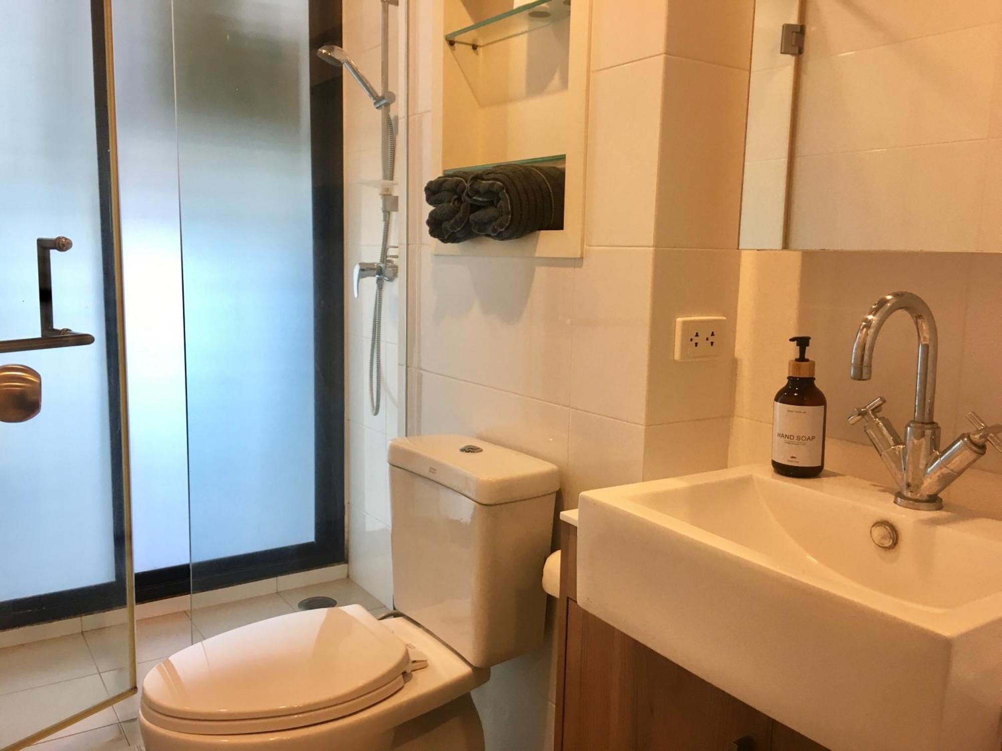 Apartment Cozy Poolside In Prime Location In On Nut Area *