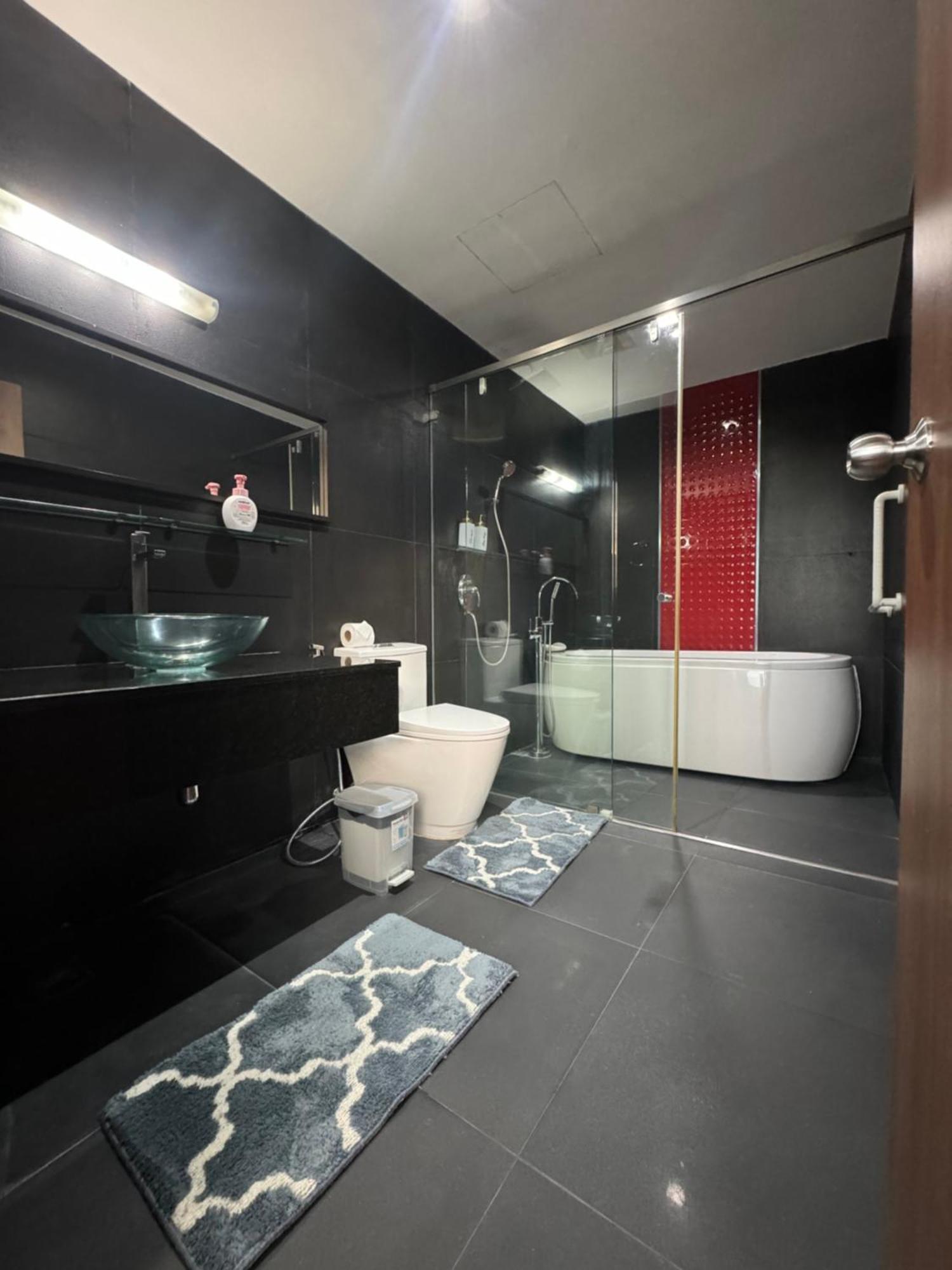 W8 Rise Lux Condo, 2 Bedroom Private Floor, Hip Bkk 5 Min From Thonglo Bts Station, Ok After The Earthquake Apartment *
