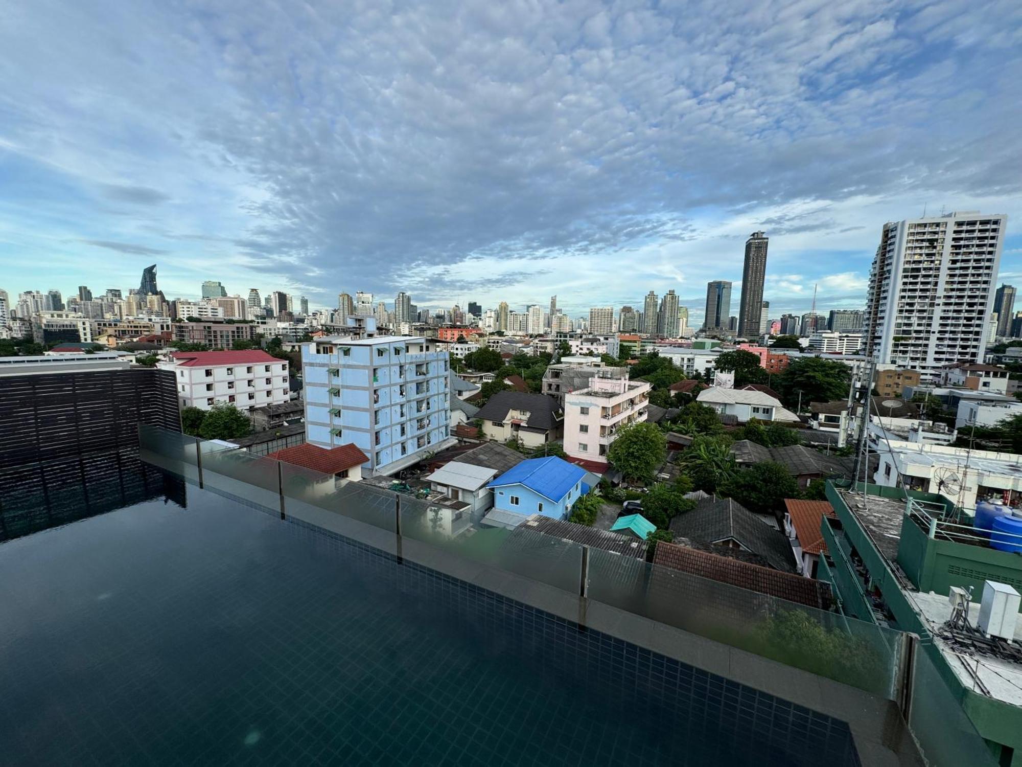 W8 Rise Lux Condo, 2 Bedroom Private Floor, Hip Bkk 5 Min From Thonglo Bts Station, Ok After The Earthquake *