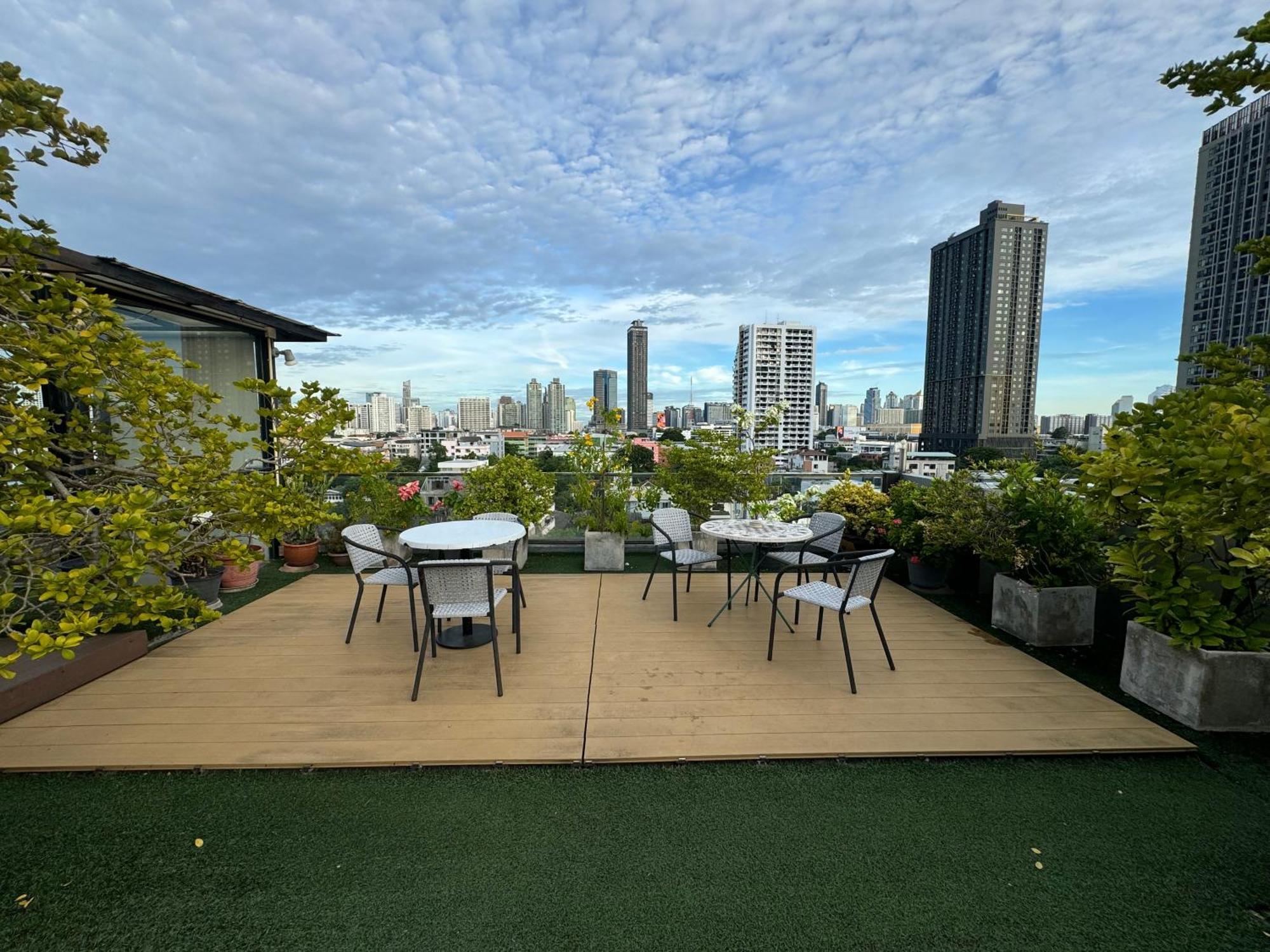 W8 Rise Lux Condo, 2 Bedroom Private Floor, Hip Bkk 5 Min From Thonglo Bts Station, Ok After The Earthquake * Bangkok