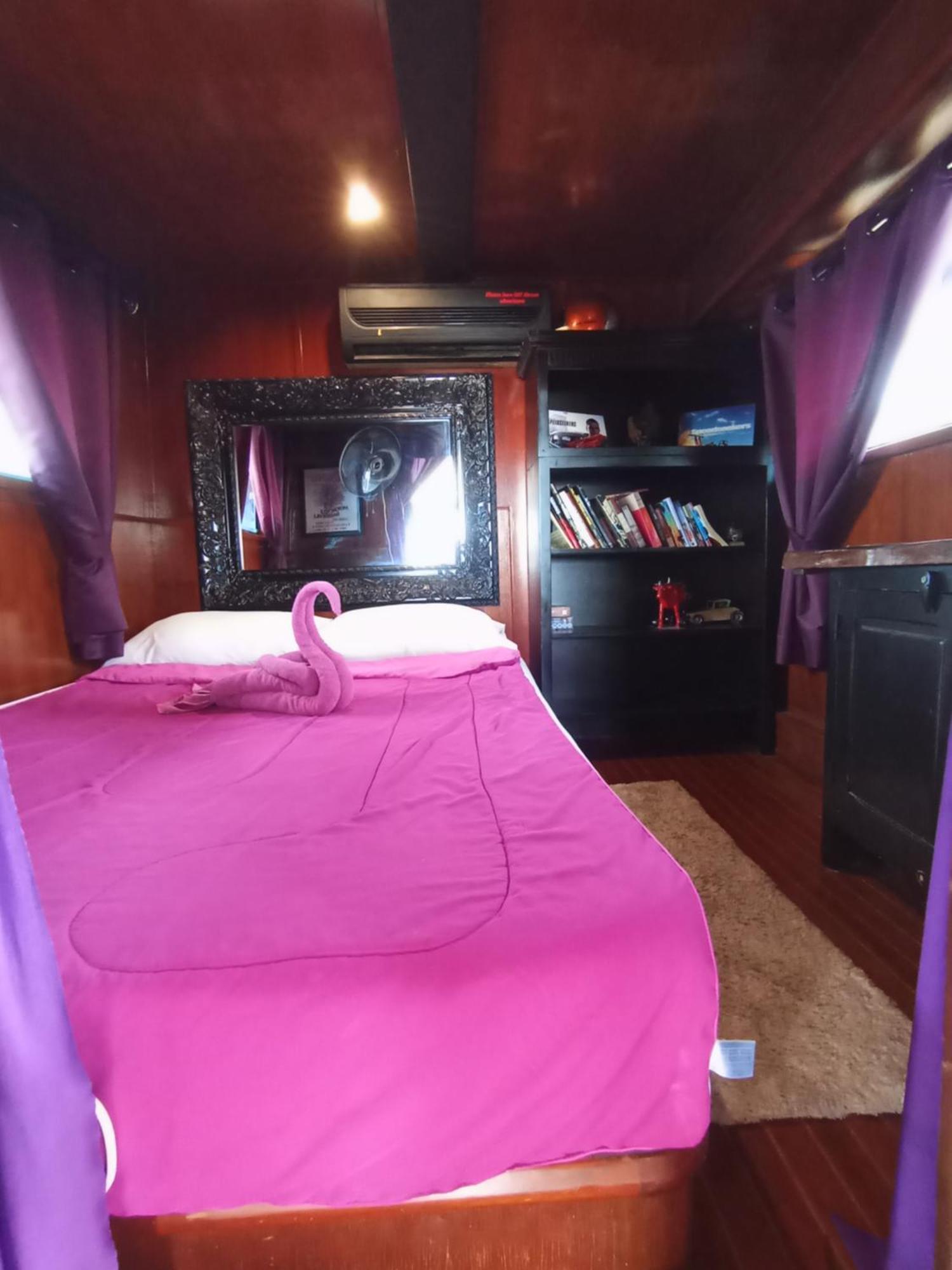 Sabai Sabai Liveaboard Botel Bangkok