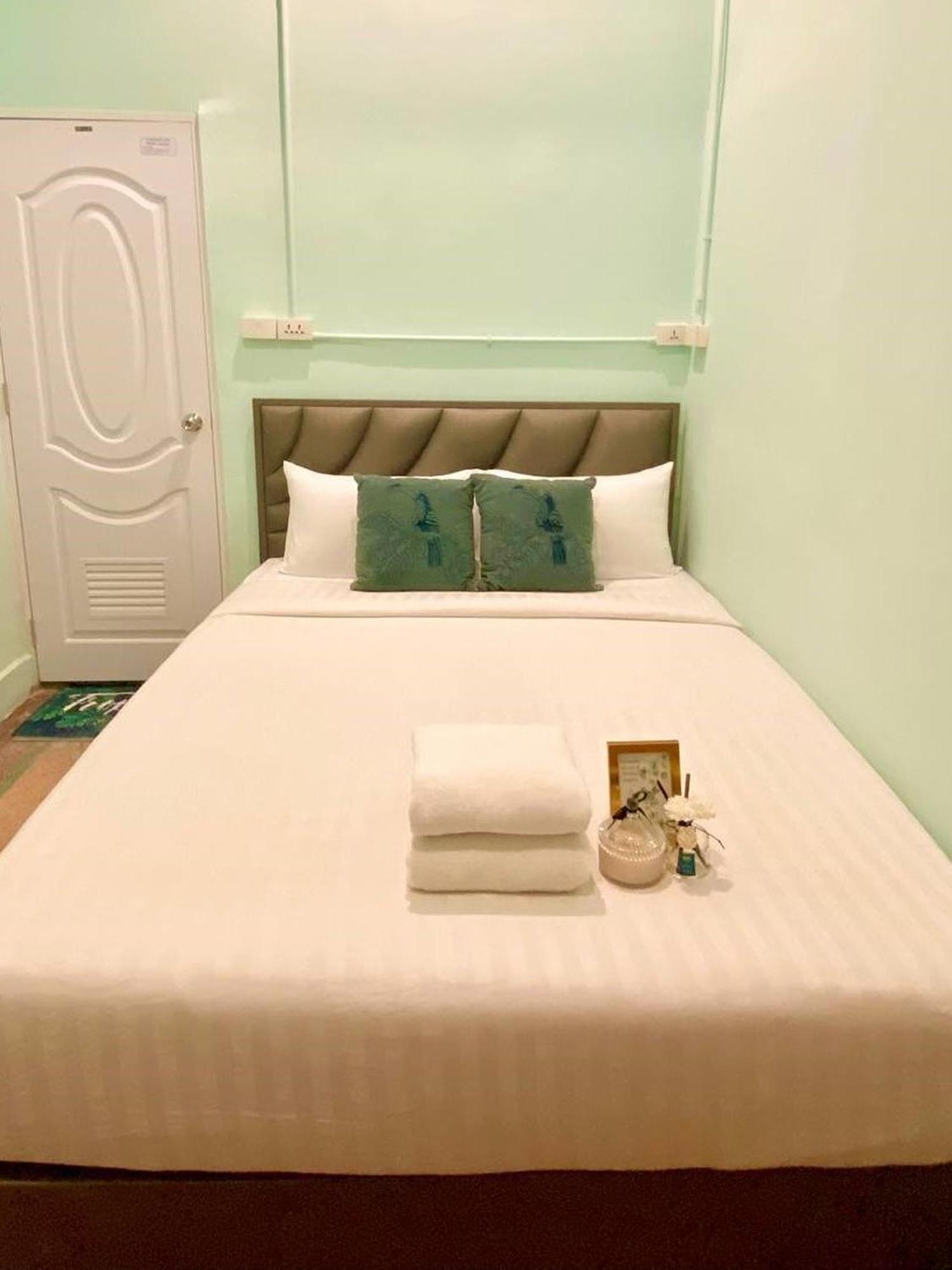 Lemon Siam Petchaburi Road Hostel
