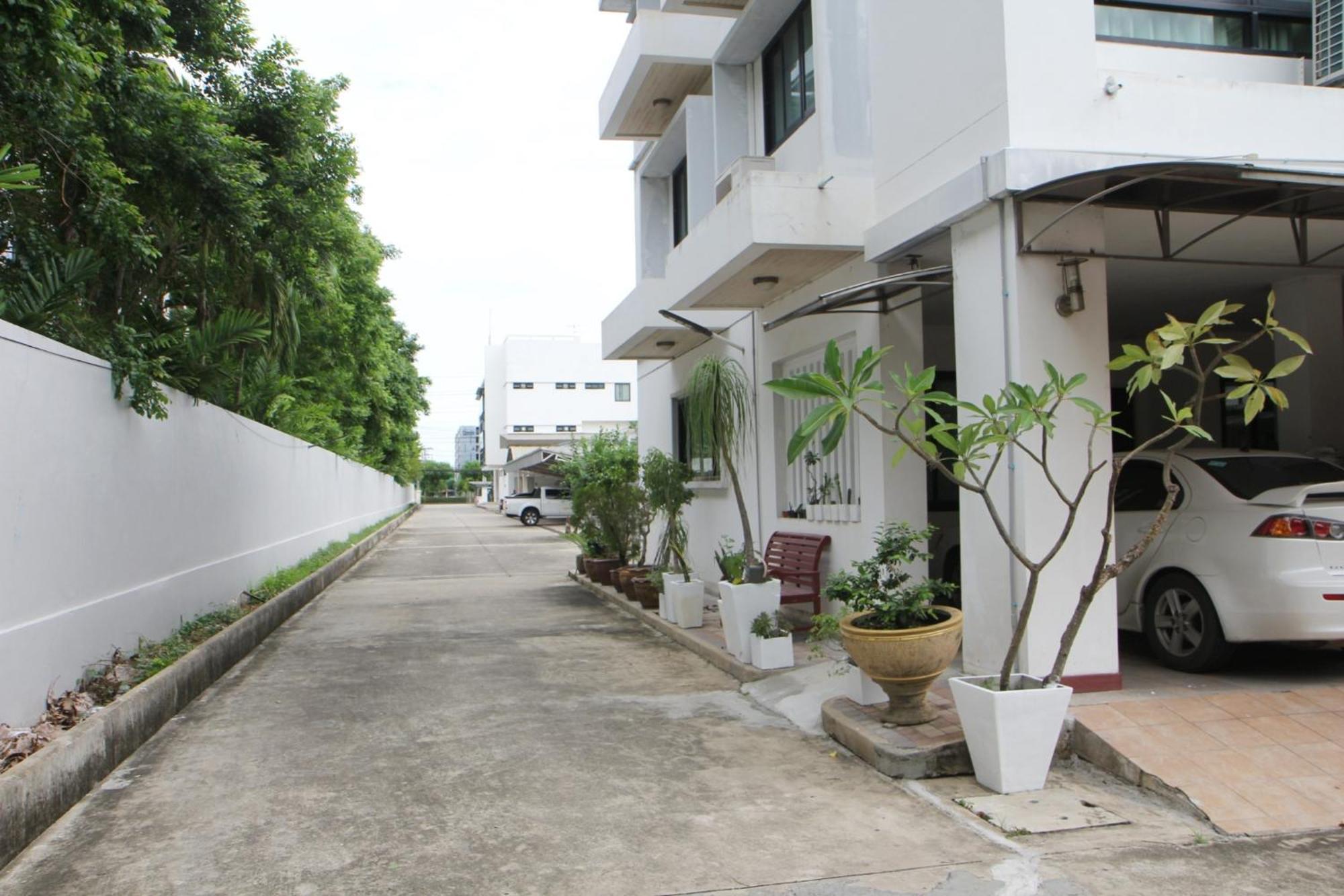 ลาดกระบัง ใกล้สนามบิน แบบอบอุ่นส่วนตัว Guest house Bangkok