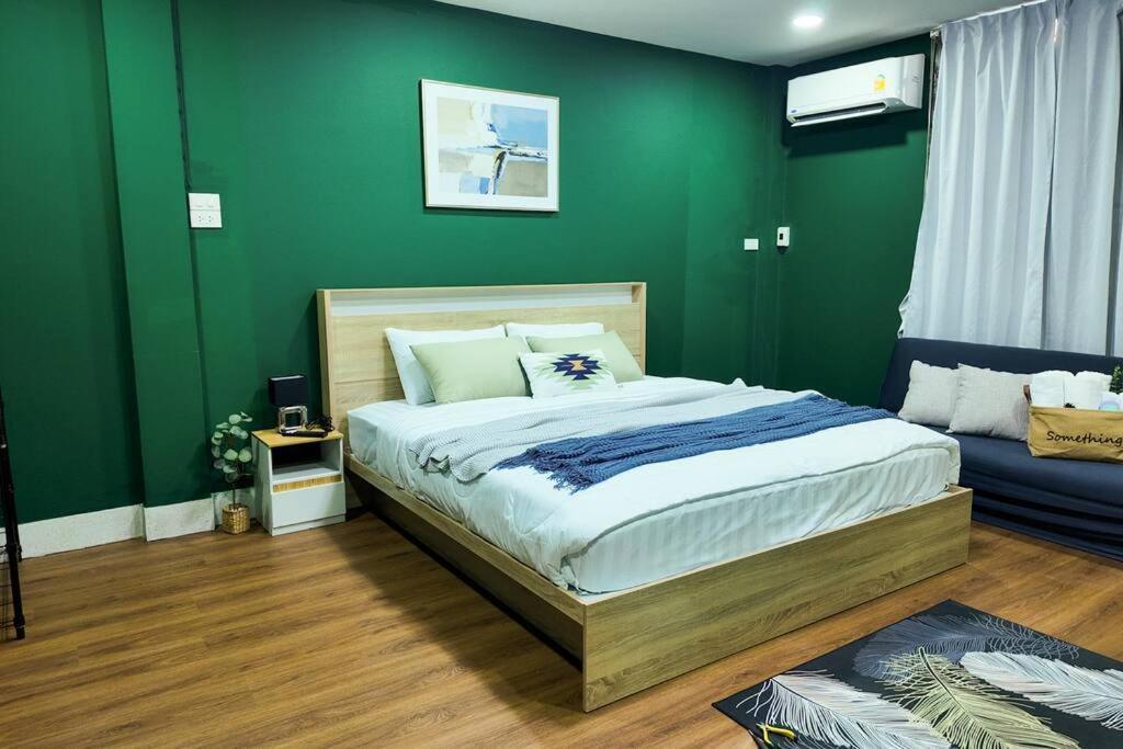 Cozy House Sathorn 11 12 Pax Free Pick Up Airport Holiday home Bangkok