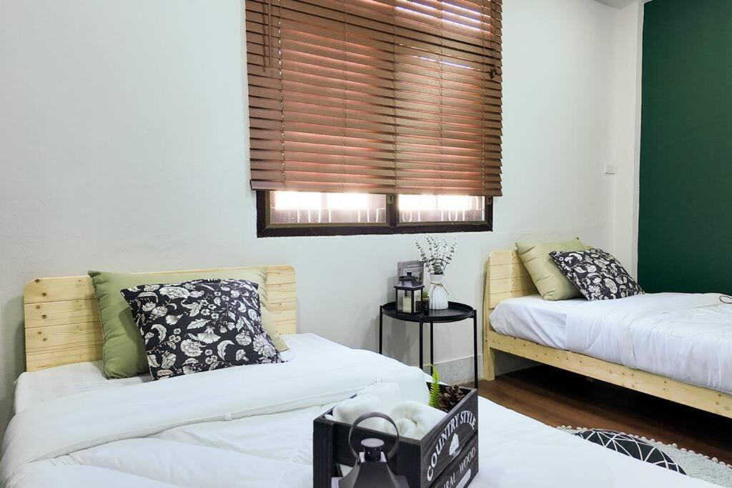 Cozy House Sathorn 11 12 Pax Free Pick Up Airport Holiday home *