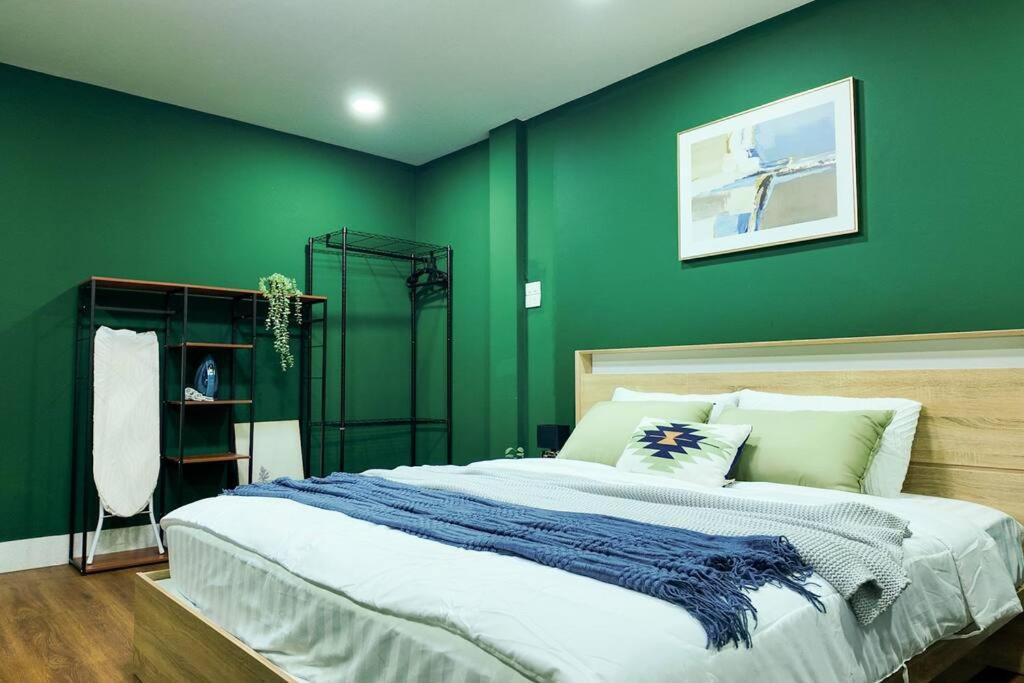 Cozy House Sathorn 11 12 Pax Free Pick Up Airport Holiday home *