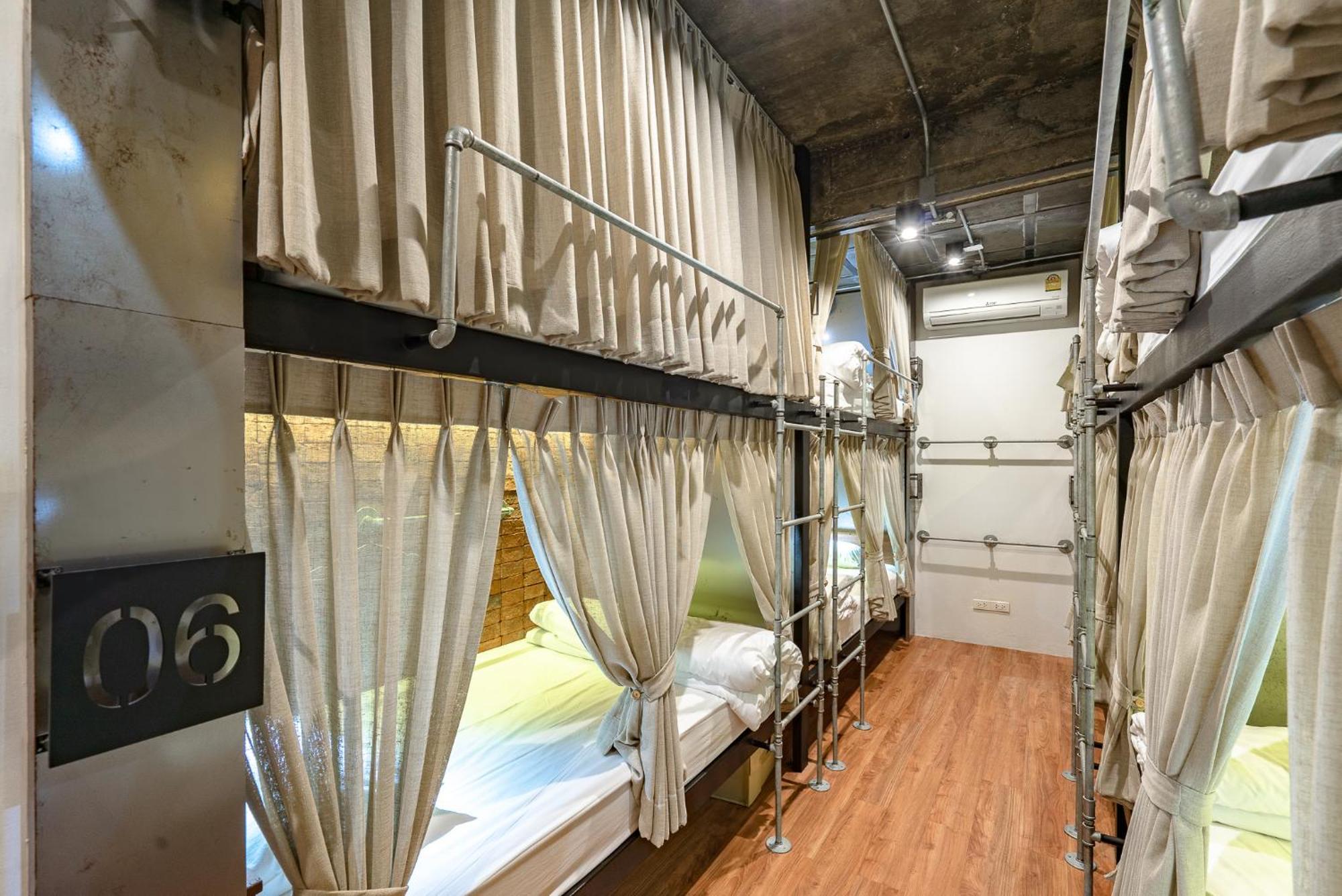 Siam Plug In Hotel 2*