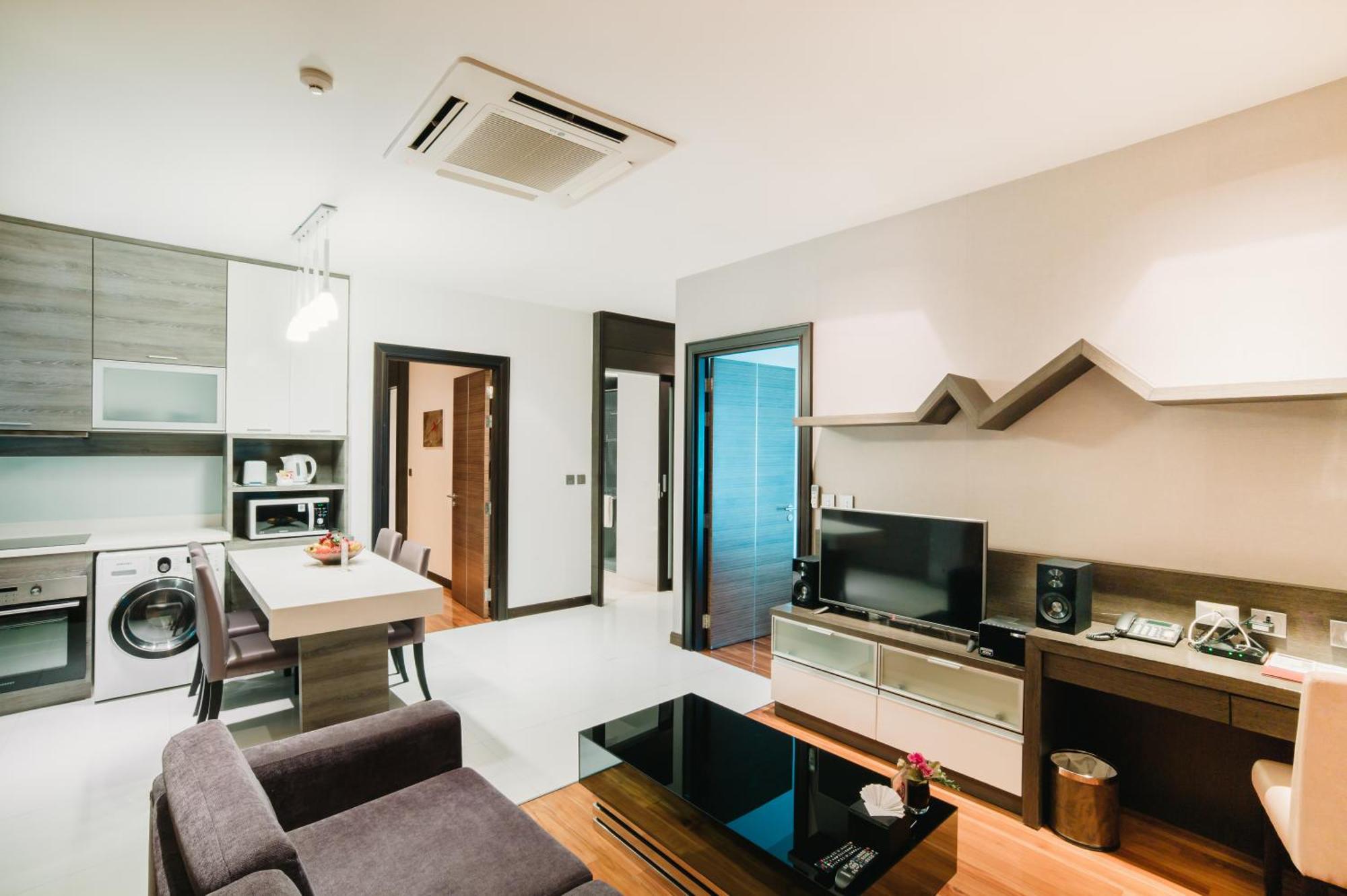 Lumen Srinakarin Hotel