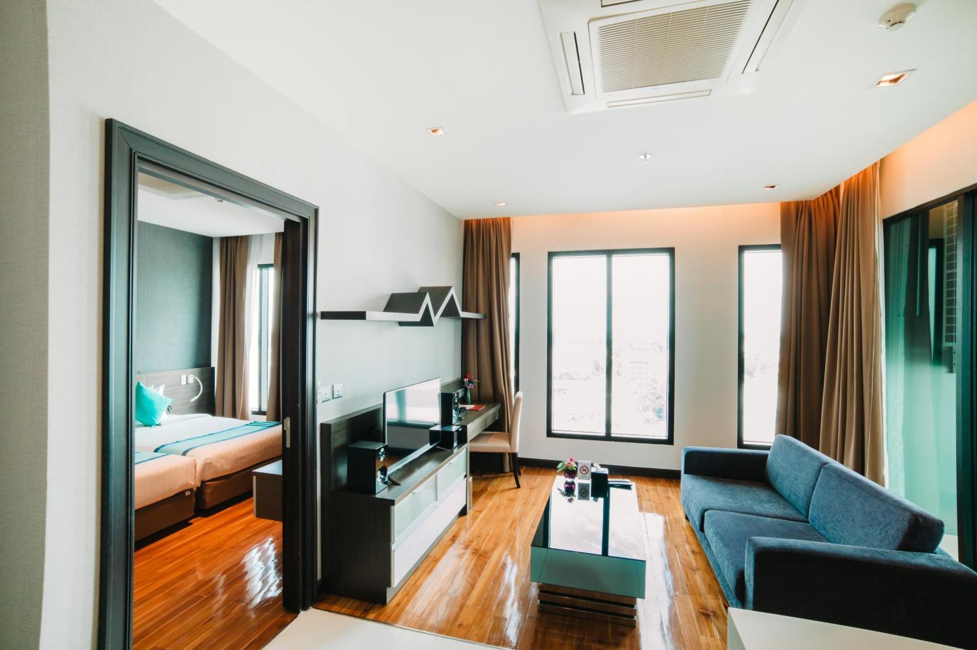 Lumen Srinakarin Hotel