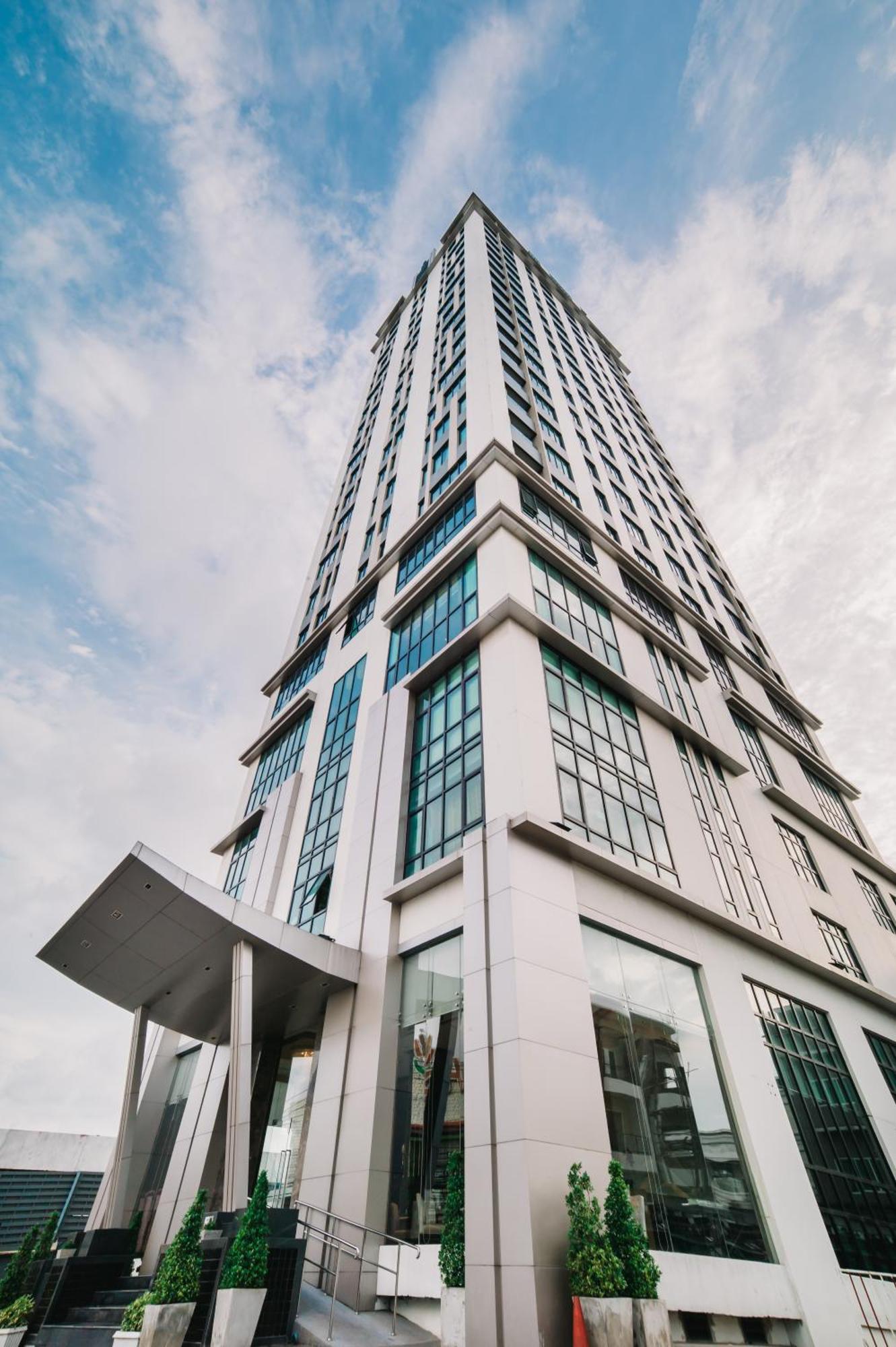 Hotel Lumen Srinakarin 5*