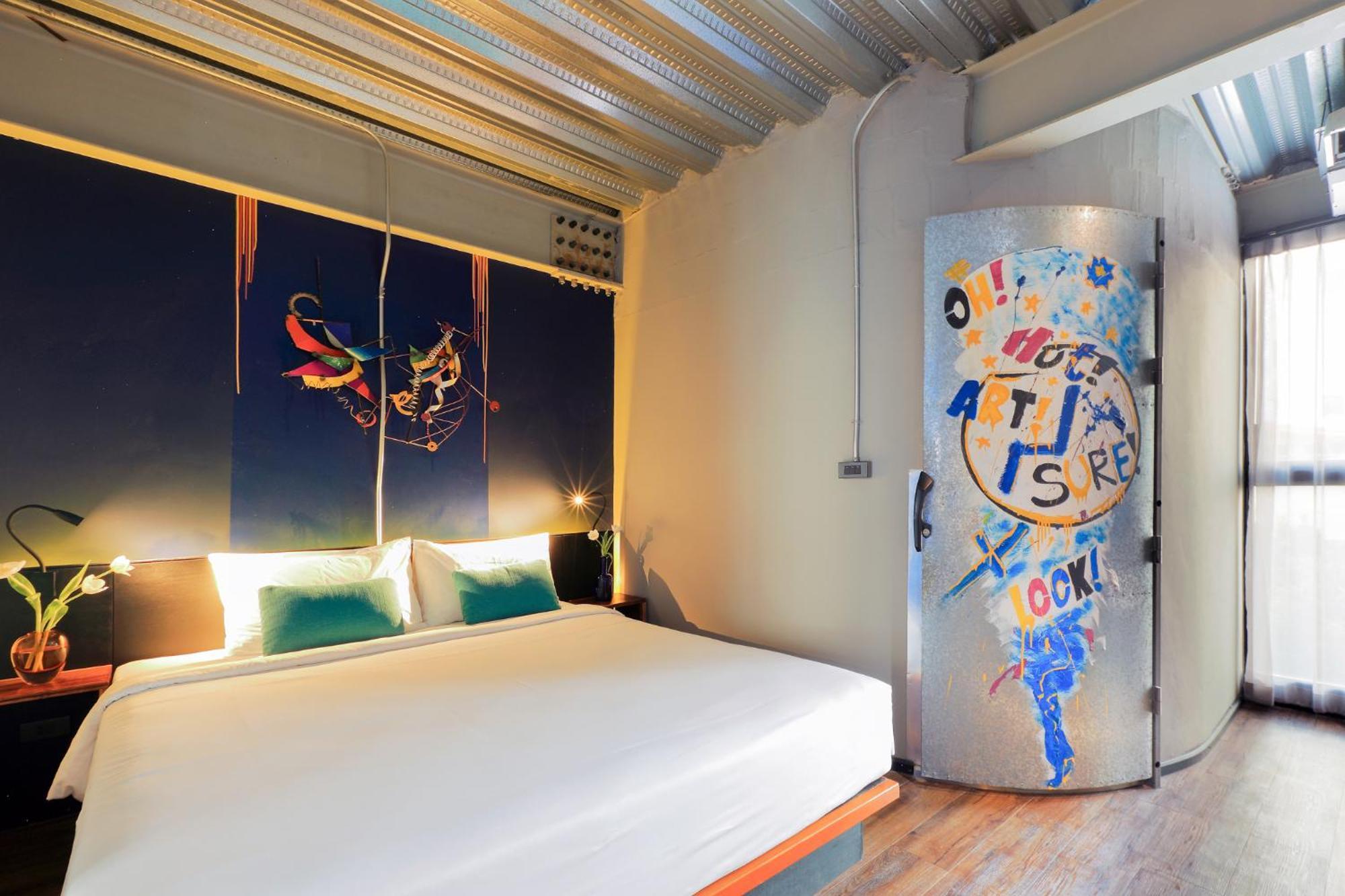 Mestyle Garage Hotel 3*