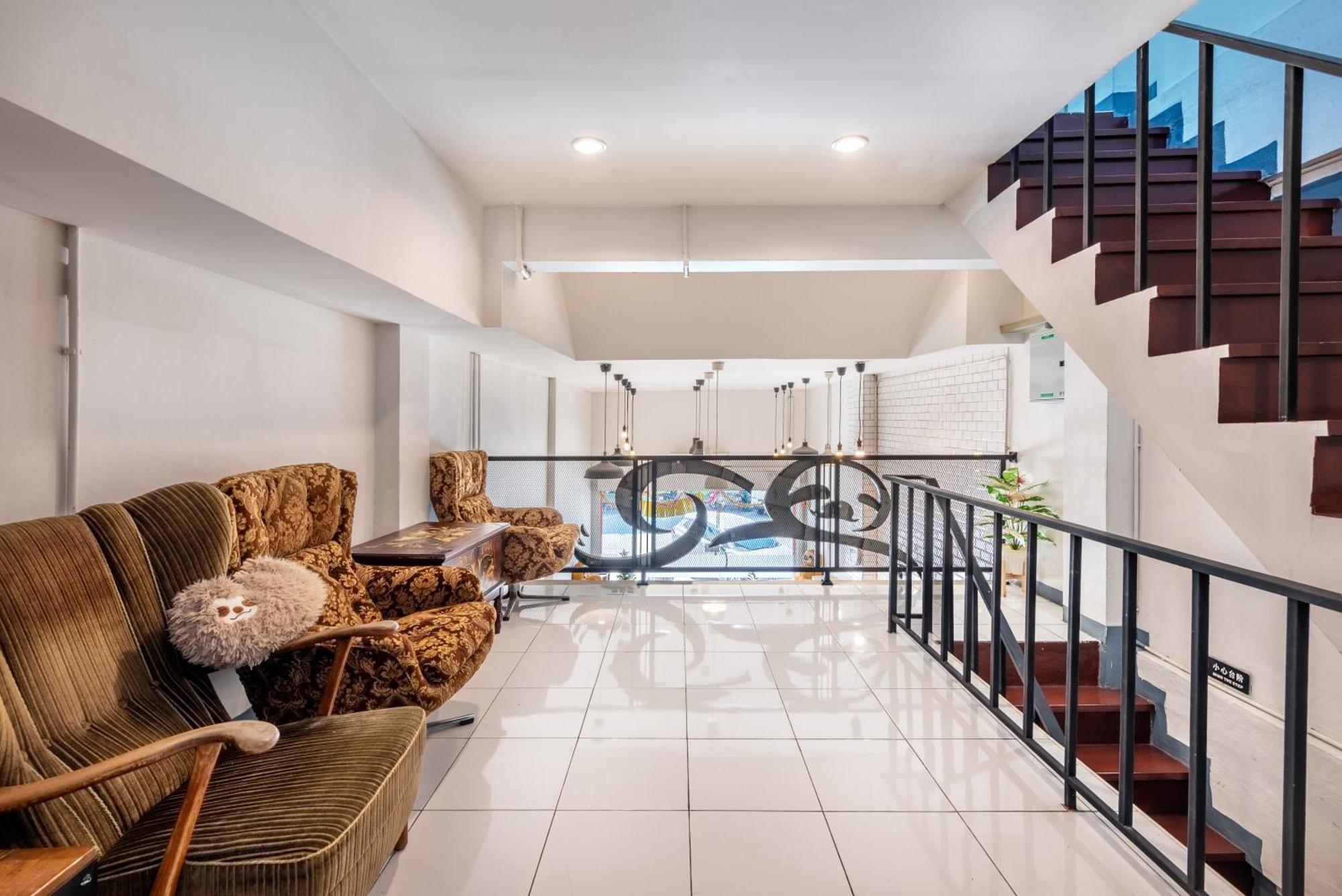 Hostel Sloth Don Mueang *