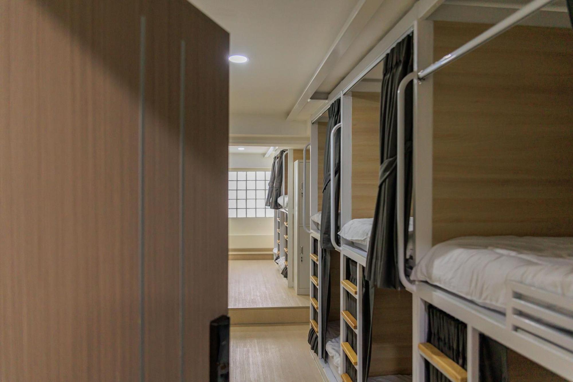 Reezq Hostel *