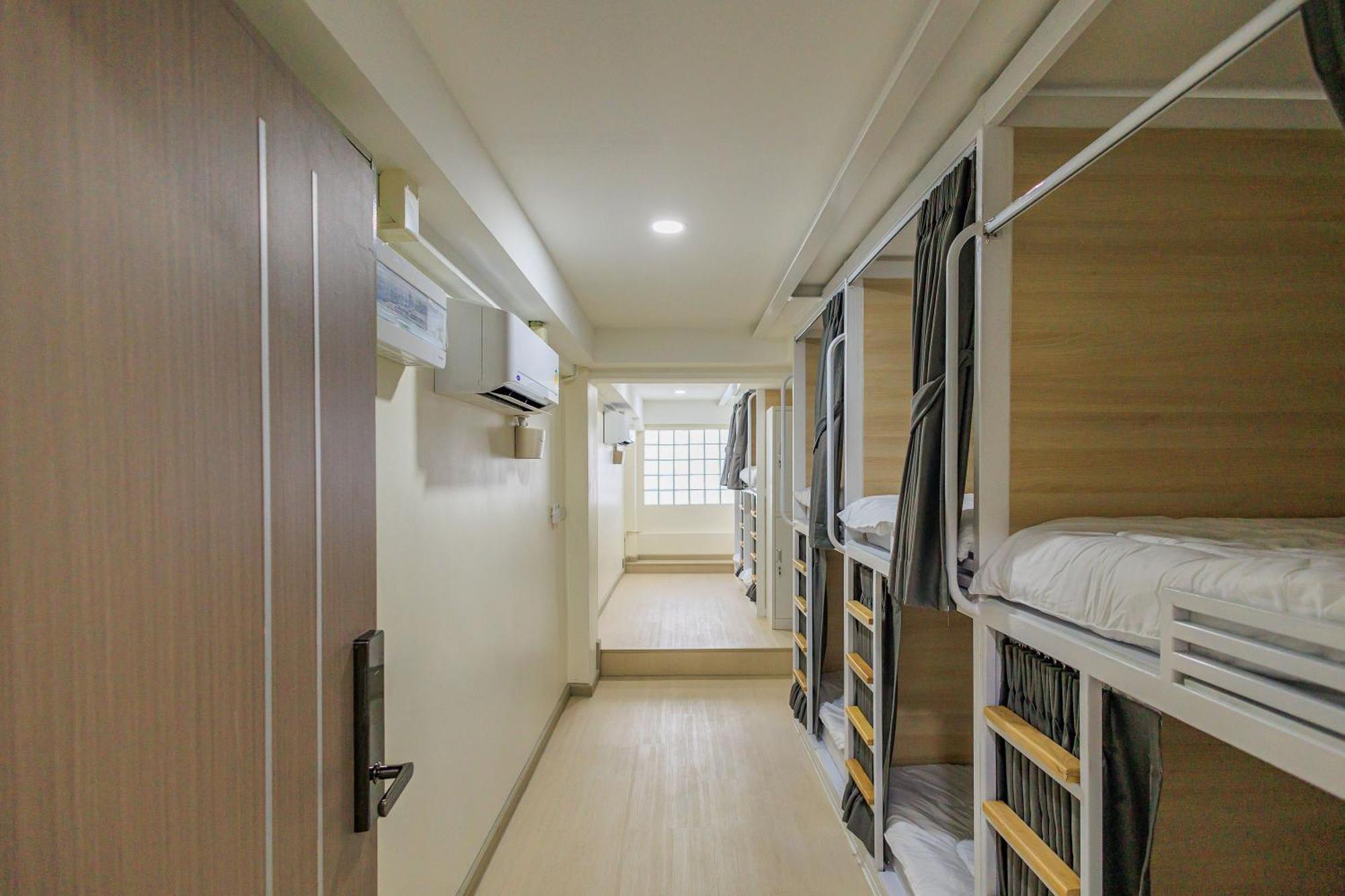 Reezq Hostel *