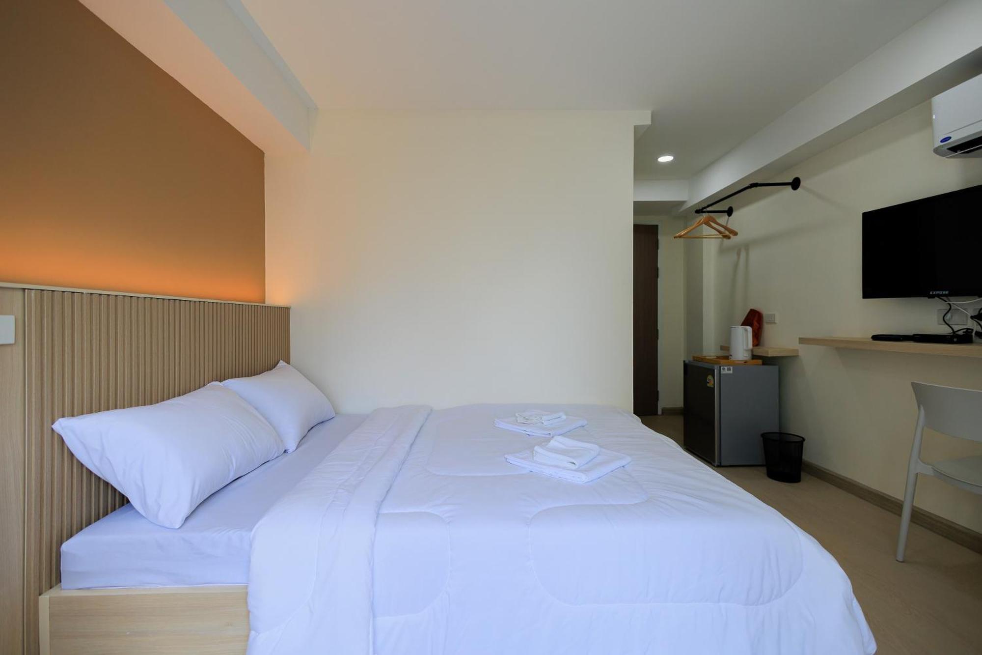 Reezq Hostel *