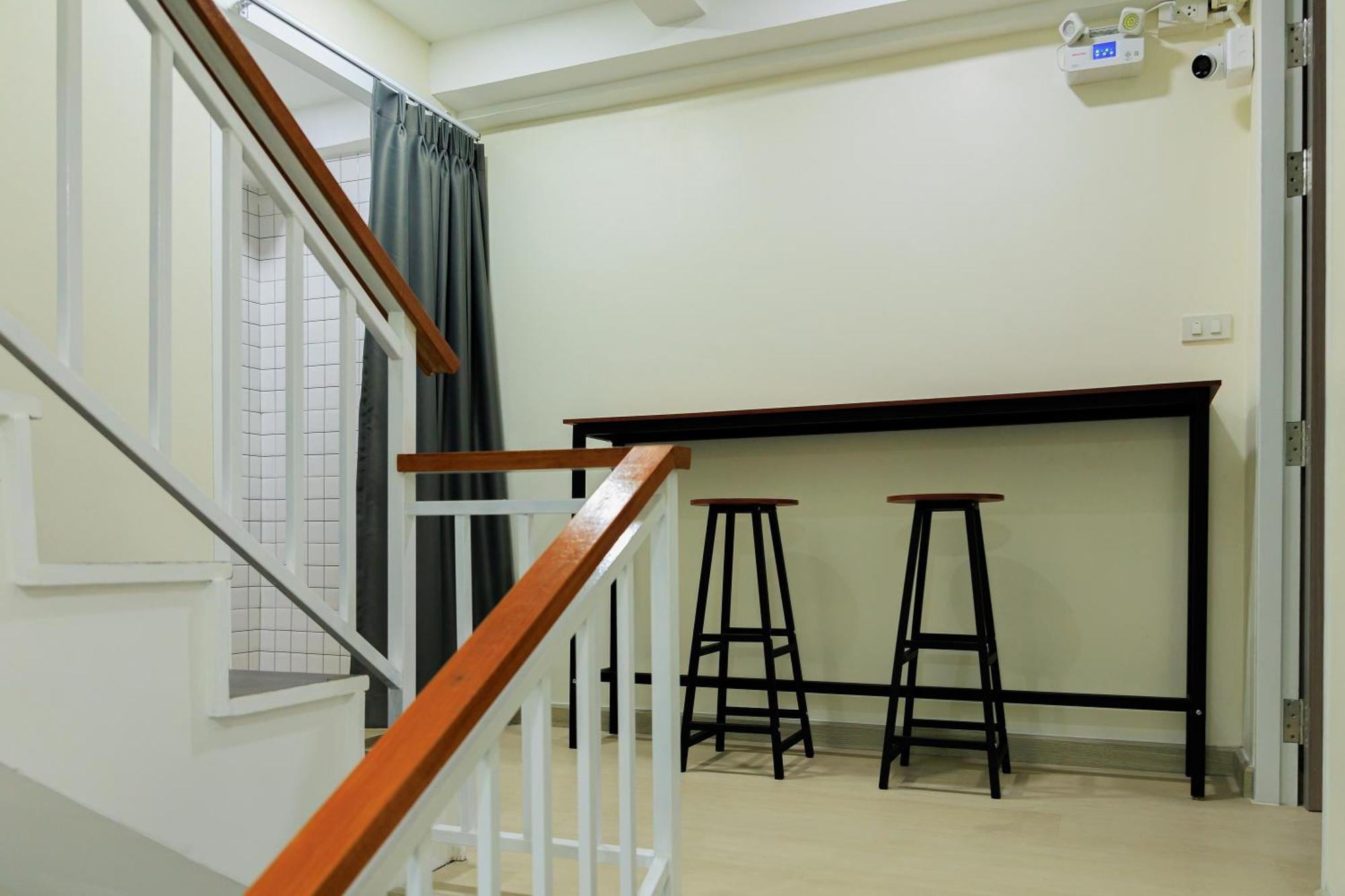 Hostel Reezq *