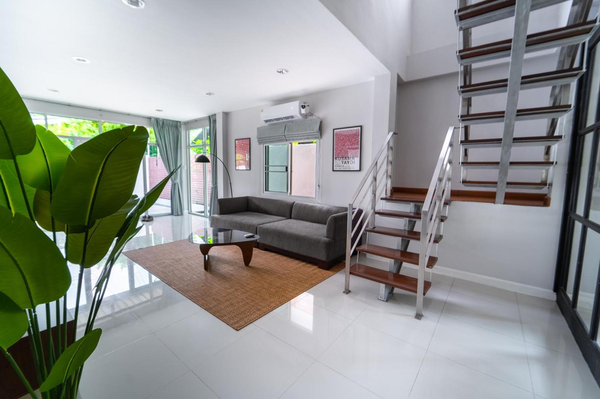 5 Star Spacious & Bright 4br House With Cinema Holiday home *