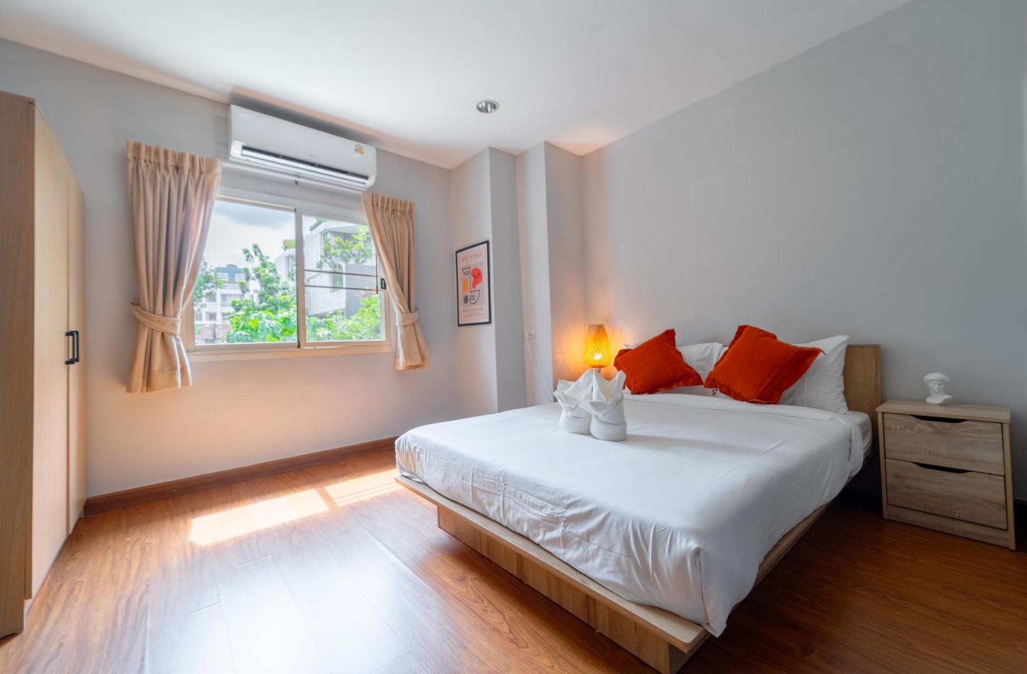 5 Star Spacious & Bright 4br House With Cinema Holiday home Bangkok