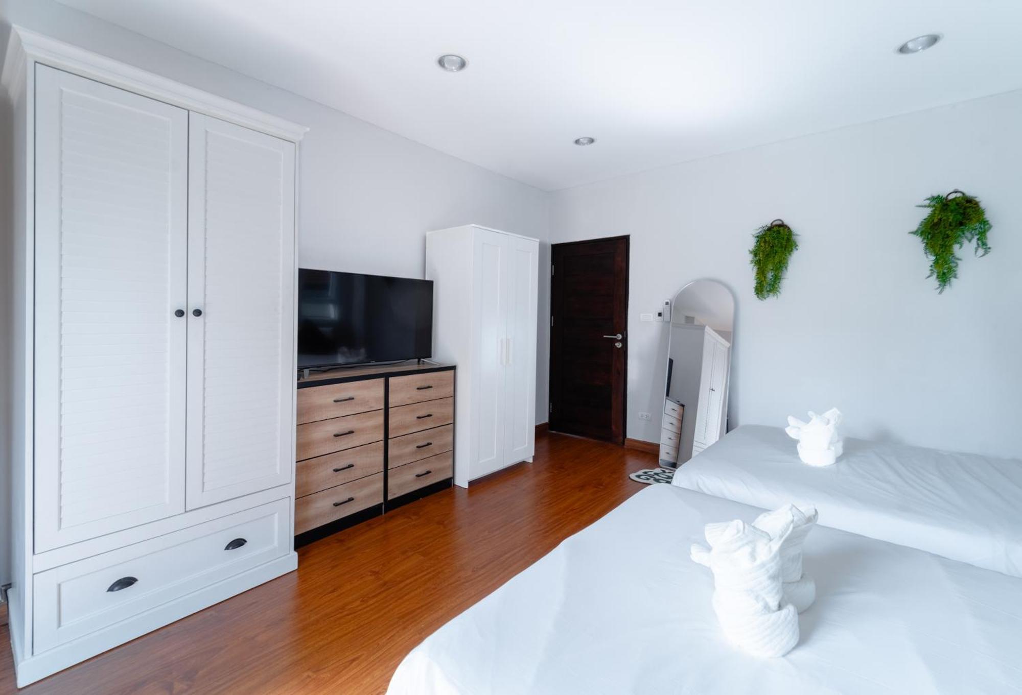 5 Star Spacious & Bright 4br House With Cinema Bangkok